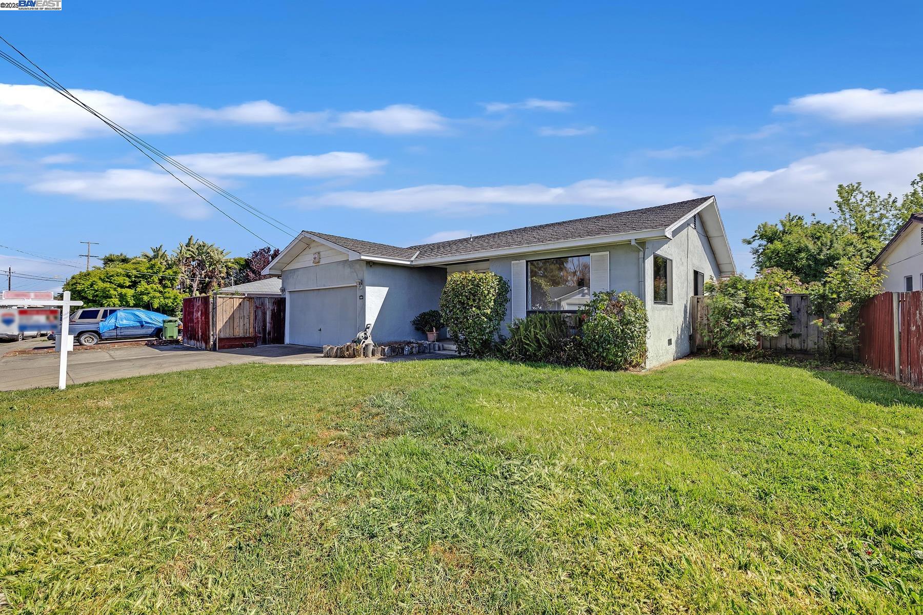 Detail Gallery Image 2 of 32 For 4572 Bianca Dr, Fremont,  CA 94536 - 3 Beds | 2 Baths