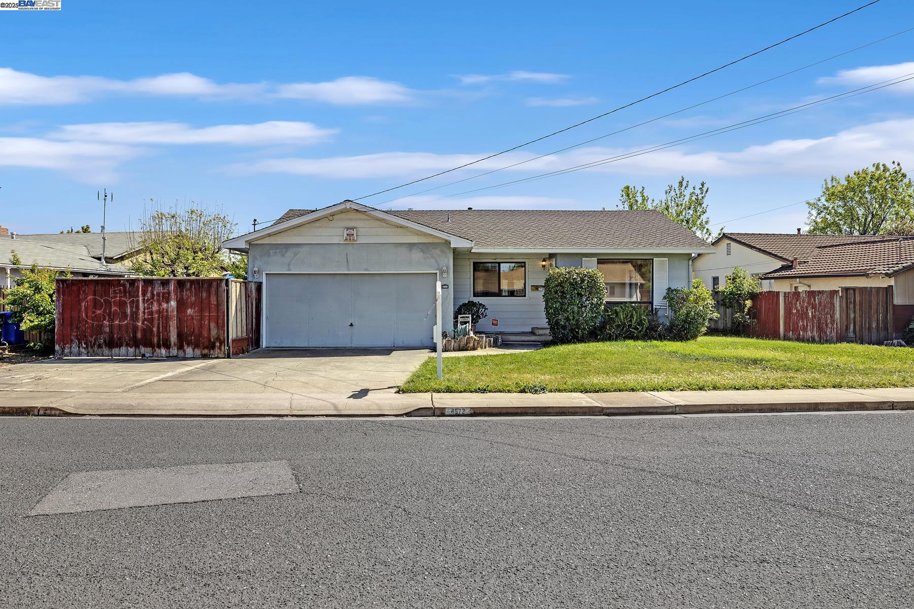 Detail Gallery Image 4 of 32 For 4572 Bianca Dr, Fremont,  CA 94536 - 3 Beds | 2 Baths