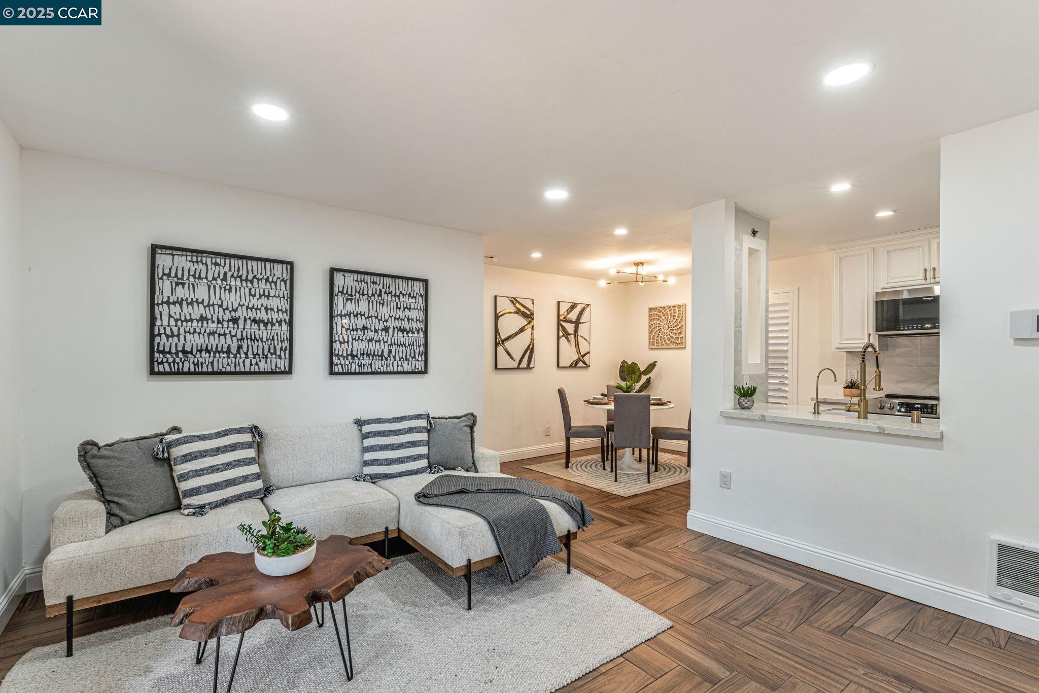 MLS: 41096164 Condo For Sale
