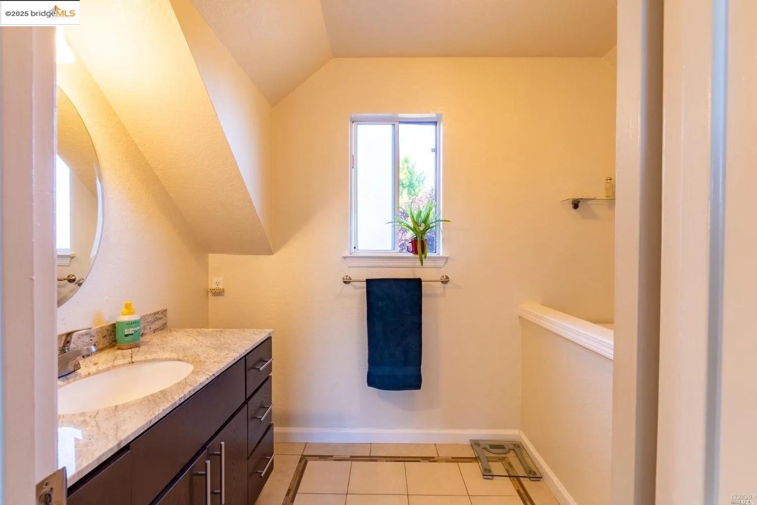 Detail Gallery Image 19 of 39 For 2131 Millwood Ct, Santa Rosa,  CA 95403 - 3 Beds | 3/1 Baths