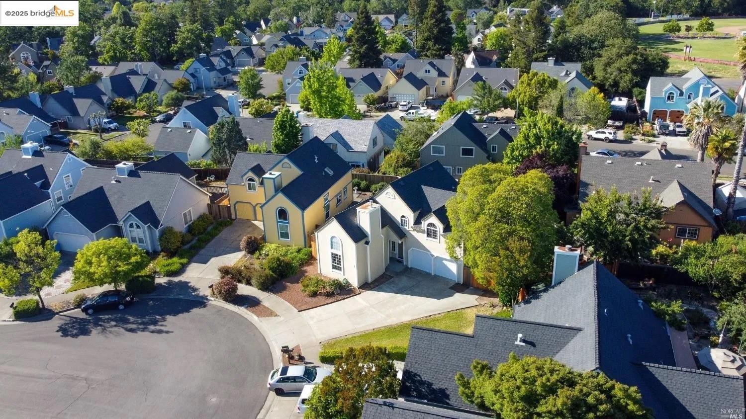 Detail Gallery Image 4 of 39 For 2131 Millwood Ct, Santa Rosa,  CA 95403 - 3 Beds | 3/1 Baths