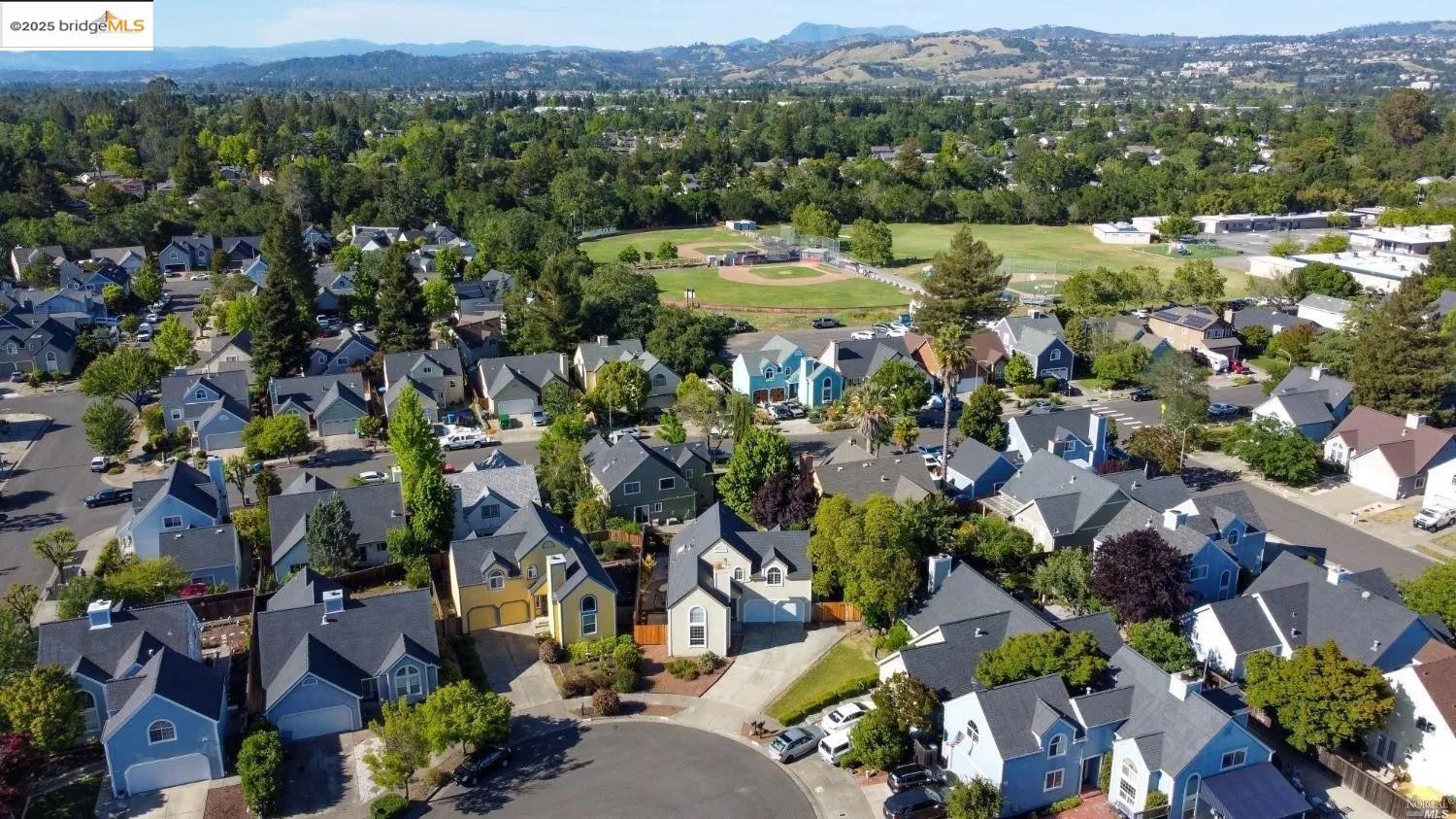 Detail Gallery Image 34 of 39 For 2131 Millwood Ct, Santa Rosa,  CA 95403 - 3 Beds | 3/1 Baths