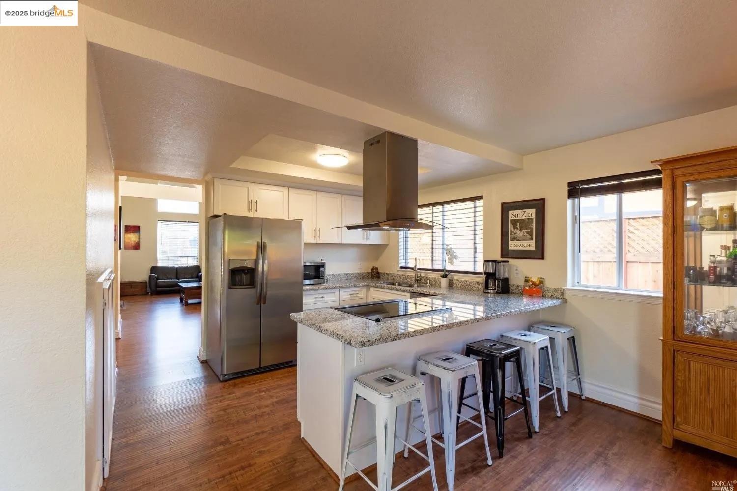 Detail Gallery Image 8 of 39 For 2131 Millwood Ct, Santa Rosa,  CA 95403 - 3 Beds | 3/1 Baths