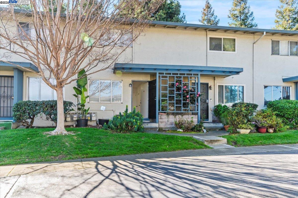 Detail Gallery Image 1 of 50 For 462 Craven Court, Hayward,  CA 94541 - 2 Beds | 1/1 Baths