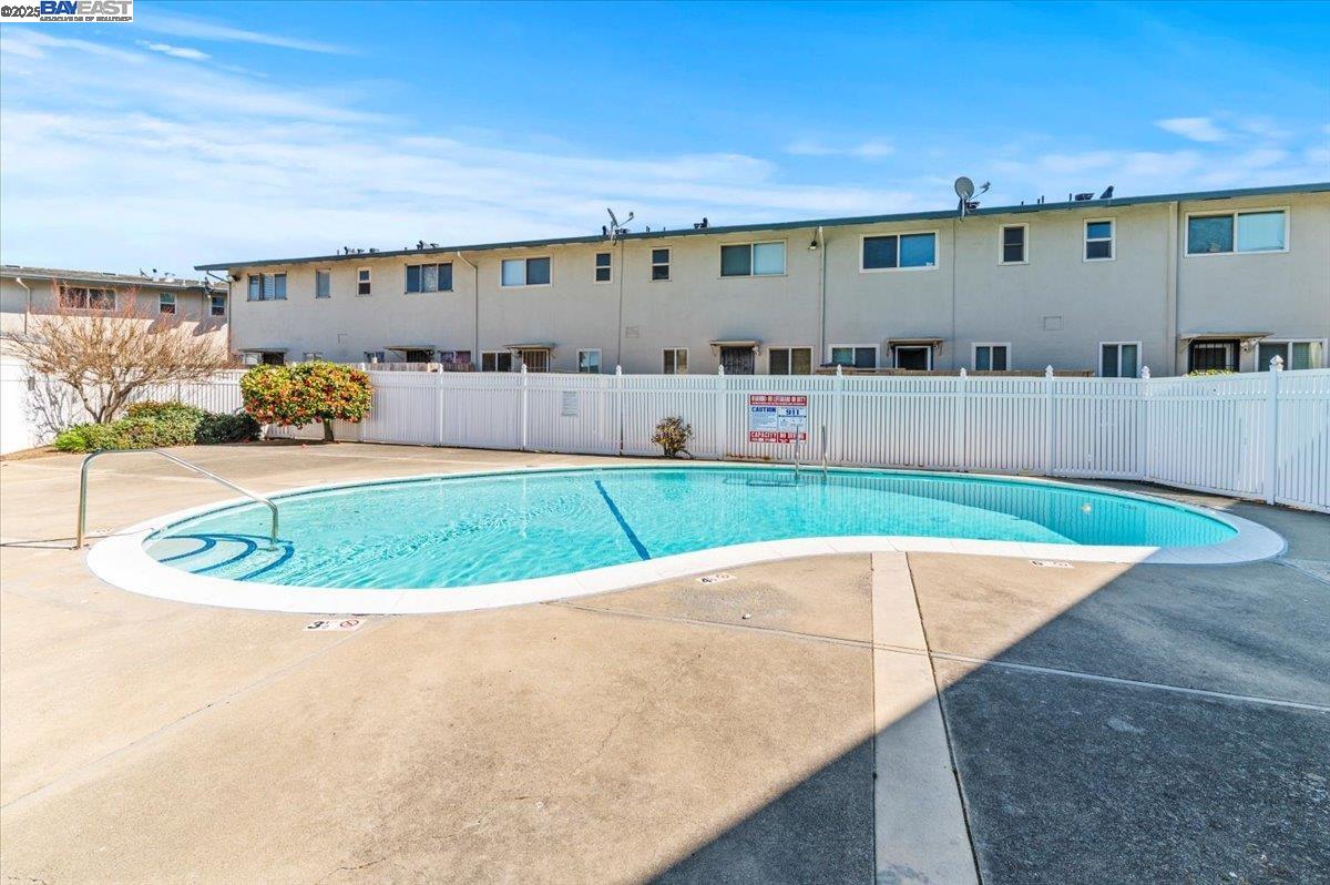 Detail Gallery Image 14 of 50 For 462 Craven Court, Hayward,  CA 94541 - 2 Beds | 1/1 Baths