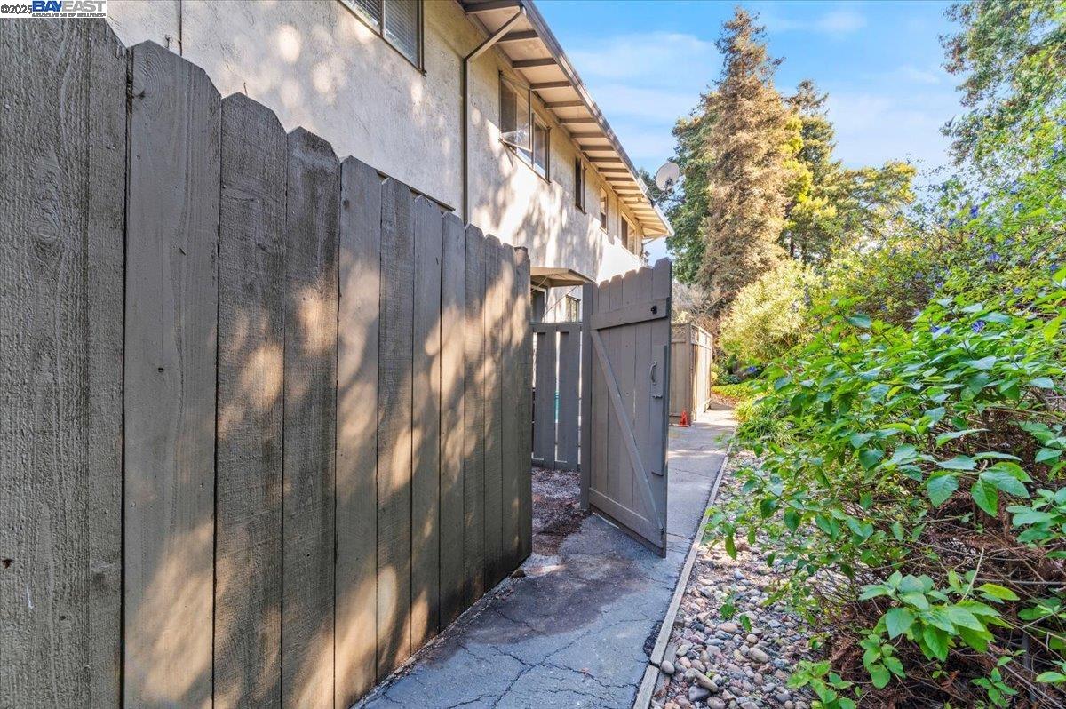 Detail Gallery Image 17 of 50 For 462 Craven Court, Hayward,  CA 94541 - 2 Beds | 1/1 Baths