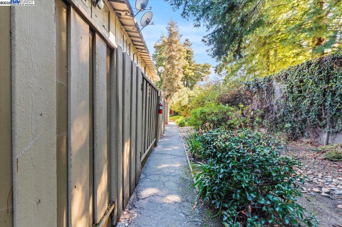 Detail Gallery Image 18 of 50 For 462 Craven Court, Hayward,  CA 94541 - 2 Beds | 1/1 Baths
