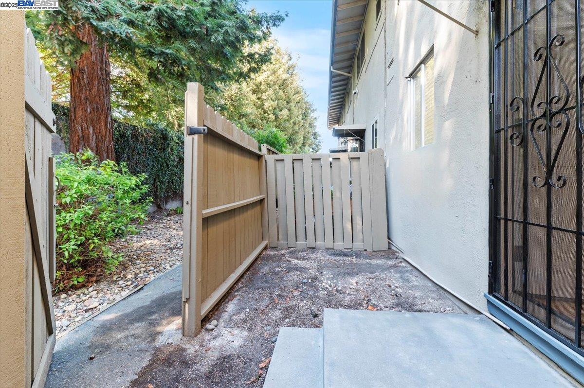 Detail Gallery Image 21 of 50 For 462 Craven Court, Hayward,  CA 94541 - 2 Beds | 1/1 Baths