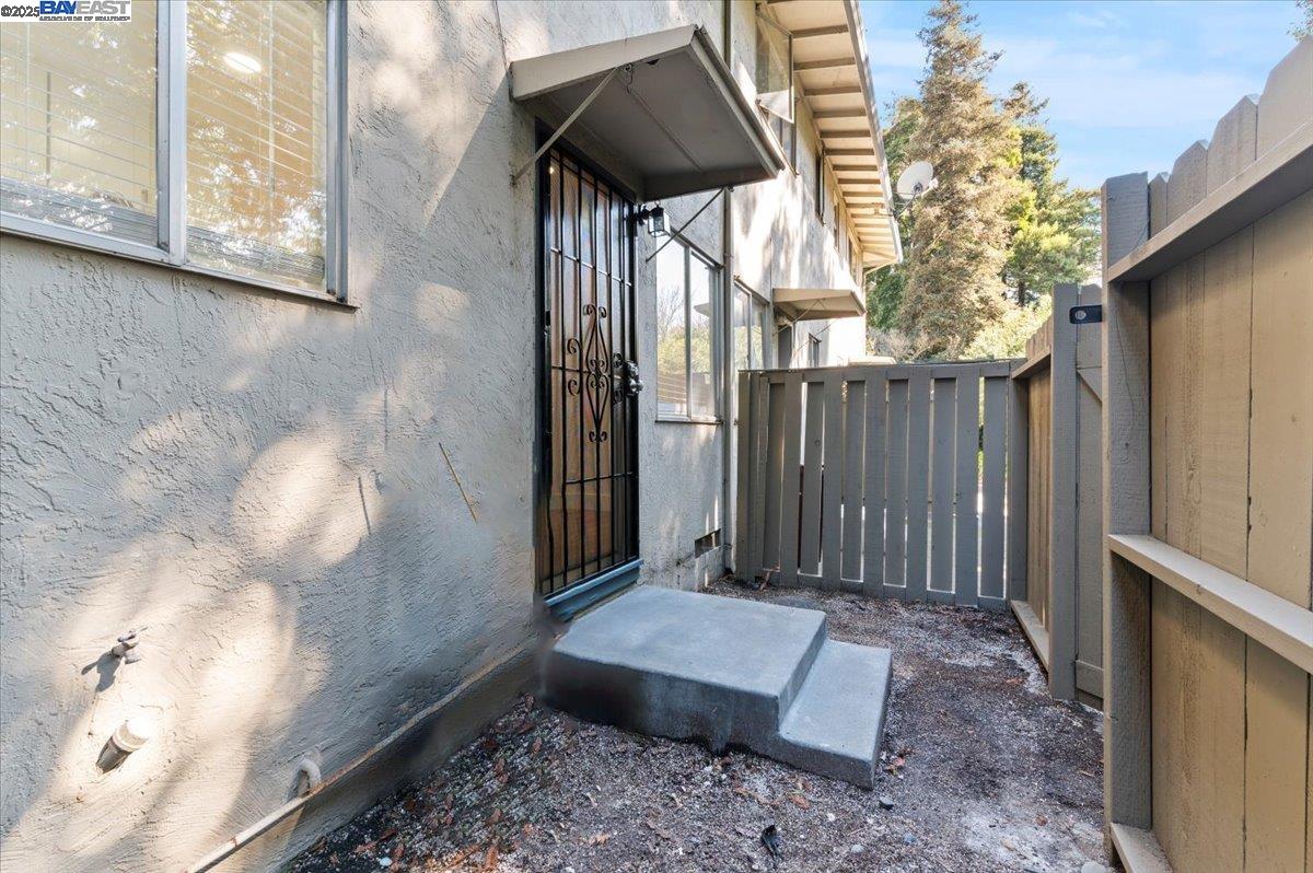 Detail Gallery Image 22 of 50 For 462 Craven Court, Hayward,  CA 94541 - 2 Beds | 1/1 Baths