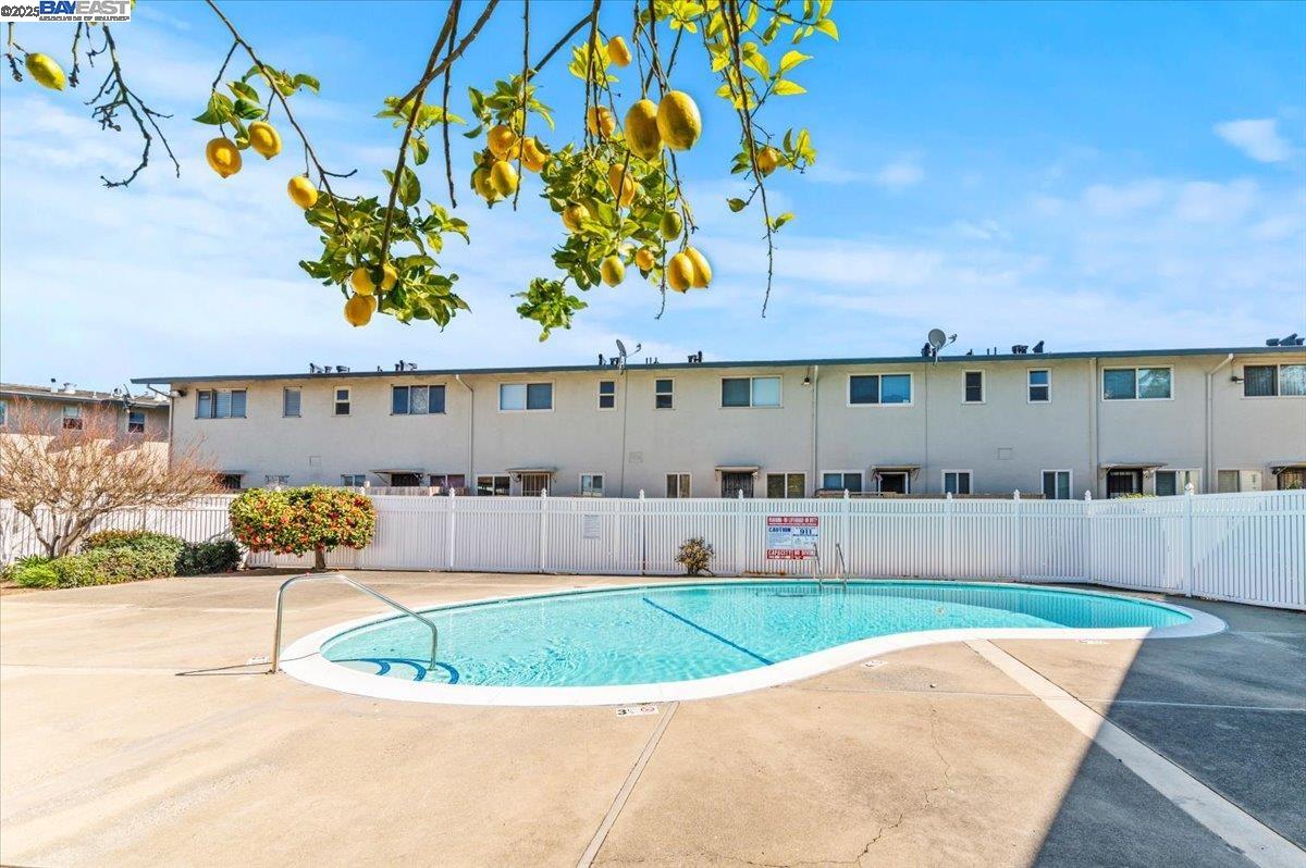 Detail Gallery Image 9 of 50 For 462 Craven Court, Hayward,  CA 94541 - 2 Beds | 1/1 Baths