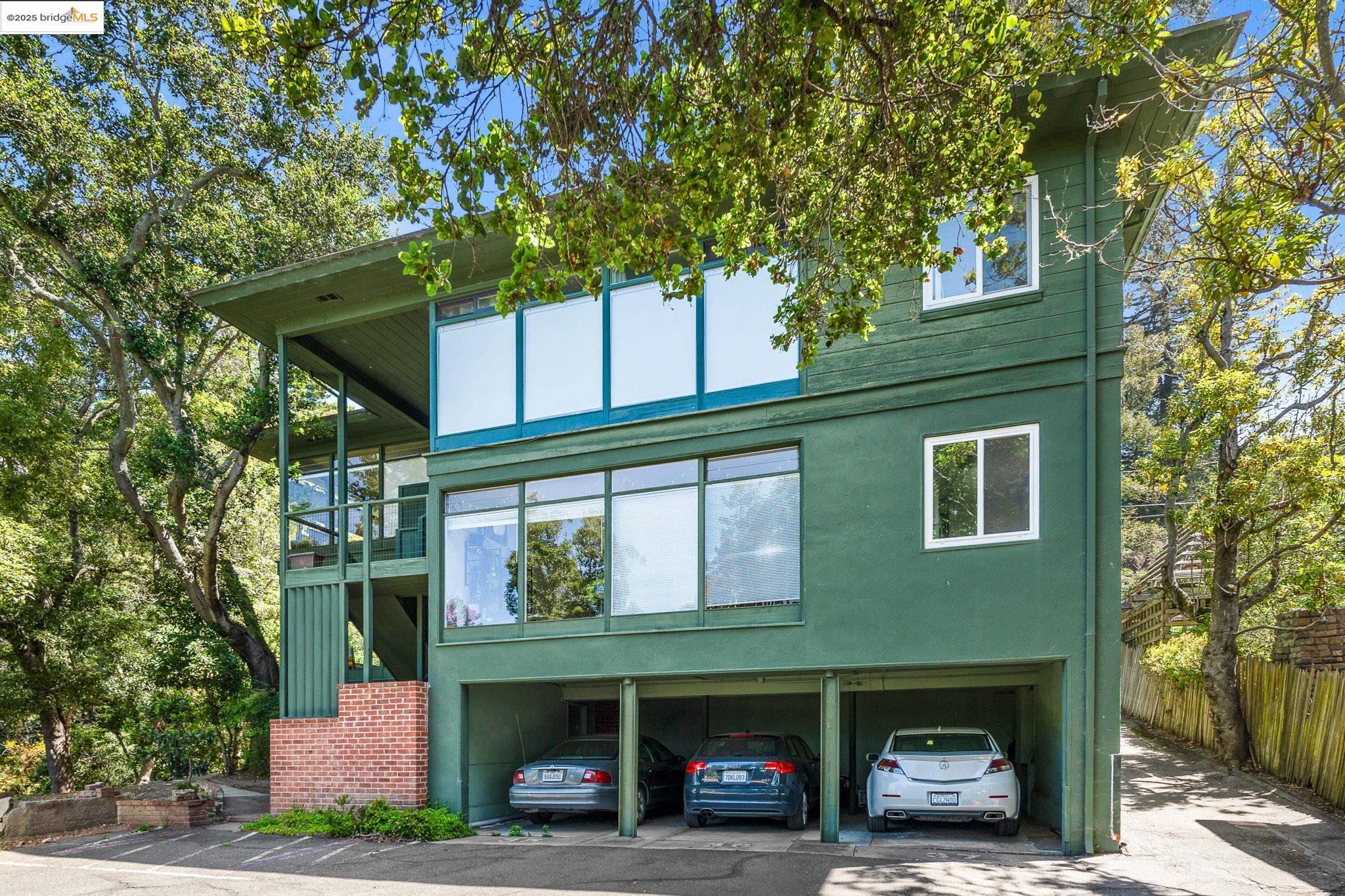 MLS: 41096183 Condo For Sale