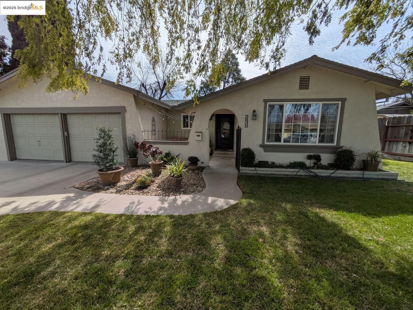 Detail Gallery Image 1 of 1 For 2430 Mira Flores Dr, Turlock,  CA 95380 - 3 Beds | 2 Baths