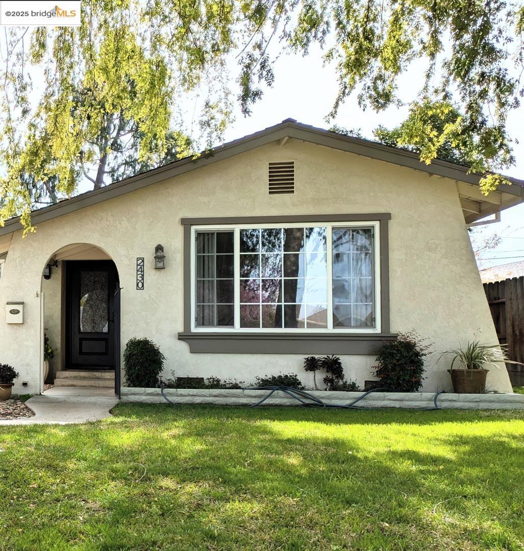 Detail Gallery Image 2 of 15 For 2430 Mira Flores Dr, Turlock,  CA 95380 - 3 Beds | 2 Baths