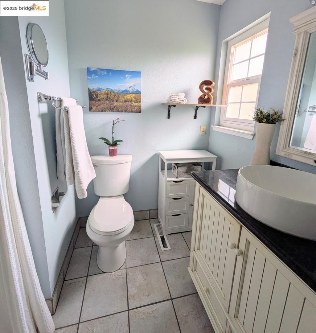 Detail Gallery Image 13 of 15 For 2430 Mira Flores Dr, Turlock,  CA 95380 - 3 Beds | 2 Baths
