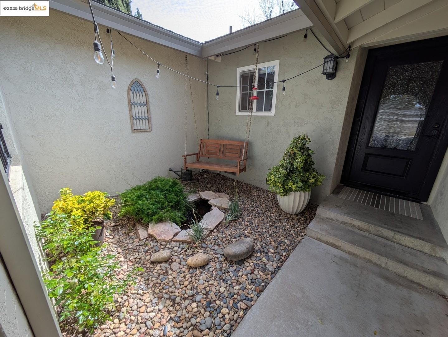 Detail Gallery Image 3 of 15 For 2430 Mira Flores Dr, Turlock,  CA 95380 - 3 Beds | 2 Baths