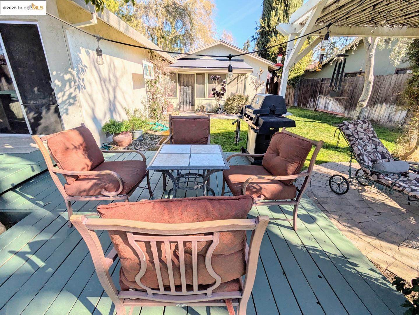 Detail Gallery Image 4 of 15 For 2430 Mira Flores Dr, Turlock,  CA 95380 - 3 Beds | 2 Baths