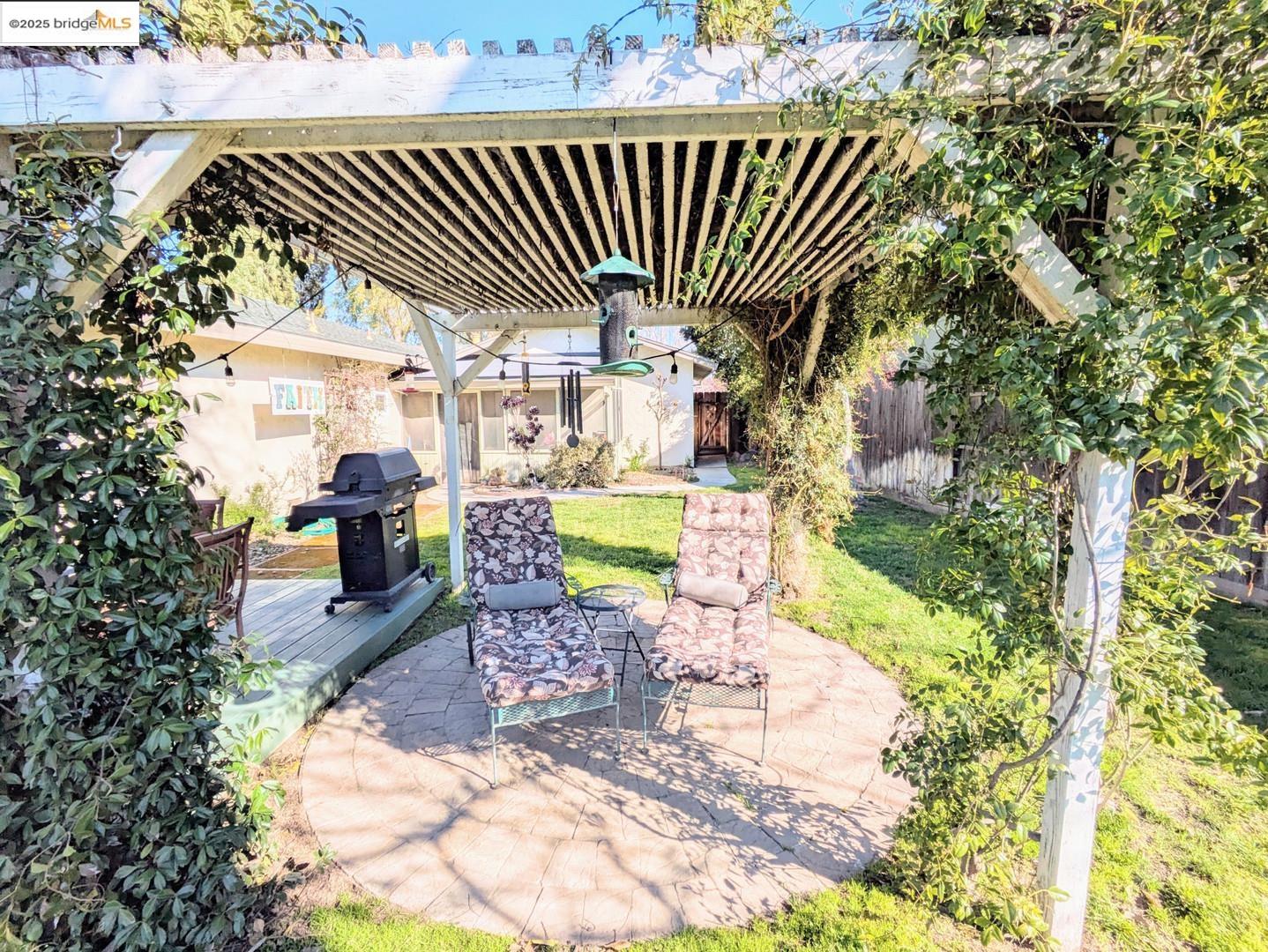 Detail Gallery Image 5 of 15 For 2430 Mira Flores Dr, Turlock,  CA 95380 - 3 Beds | 2 Baths