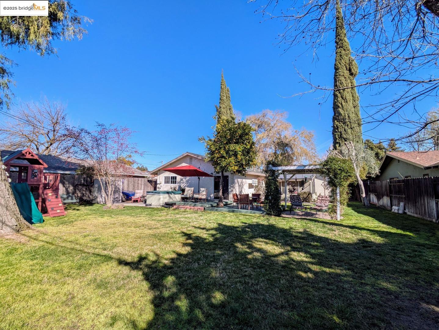 Detail Gallery Image 6 of 15 For 2430 Mira Flores Dr, Turlock,  CA 95380 - 3 Beds | 2 Baths