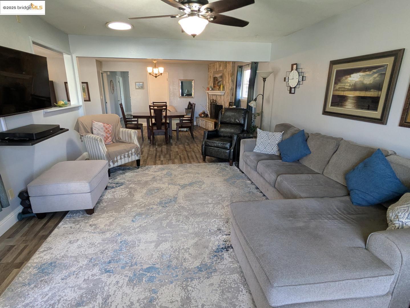 Detail Gallery Image 7 of 15 For 2430 Mira Flores Dr, Turlock,  CA 95380 - 3 Beds | 2 Baths
