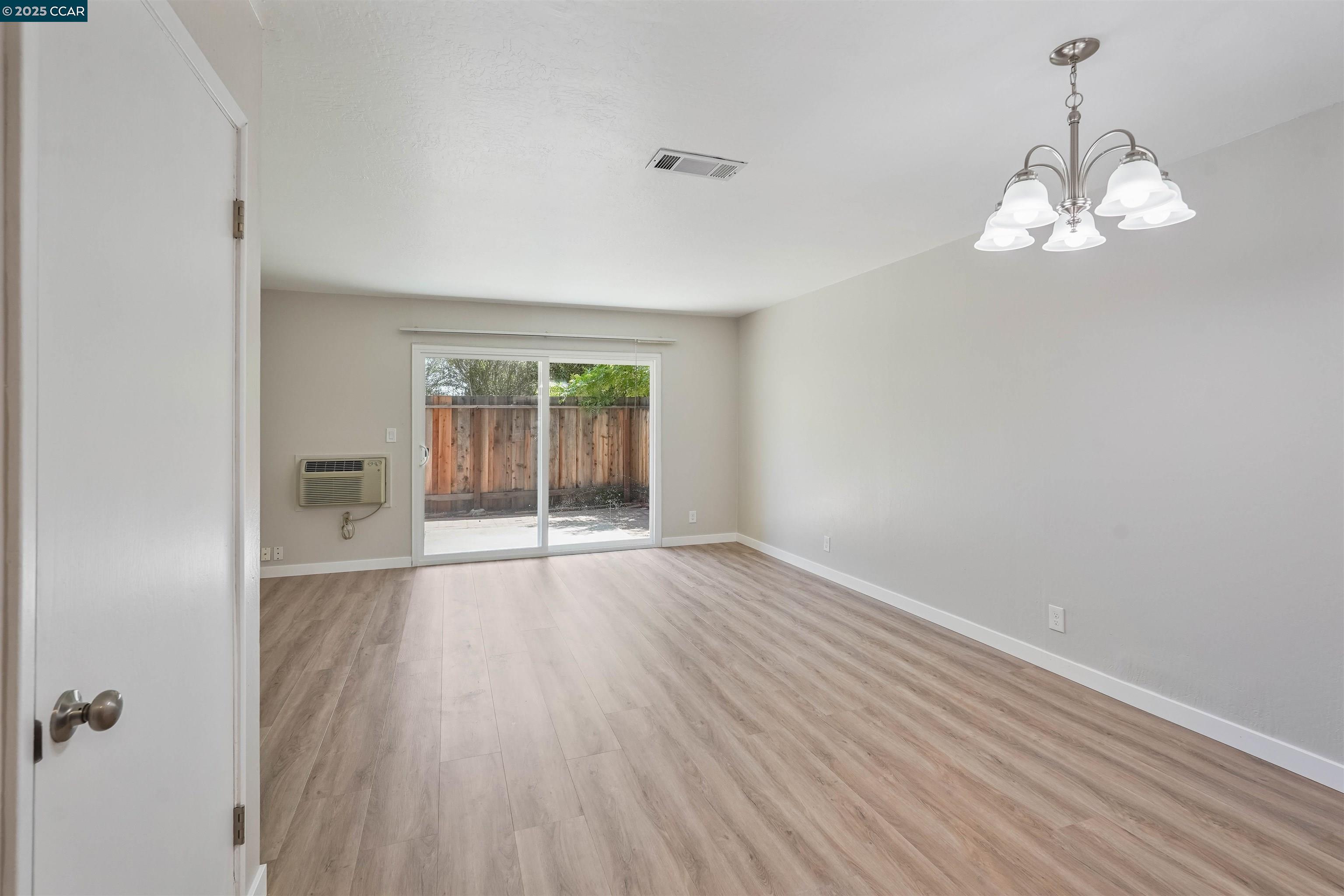 Photo #2: 41096193 Listing: Photo #2