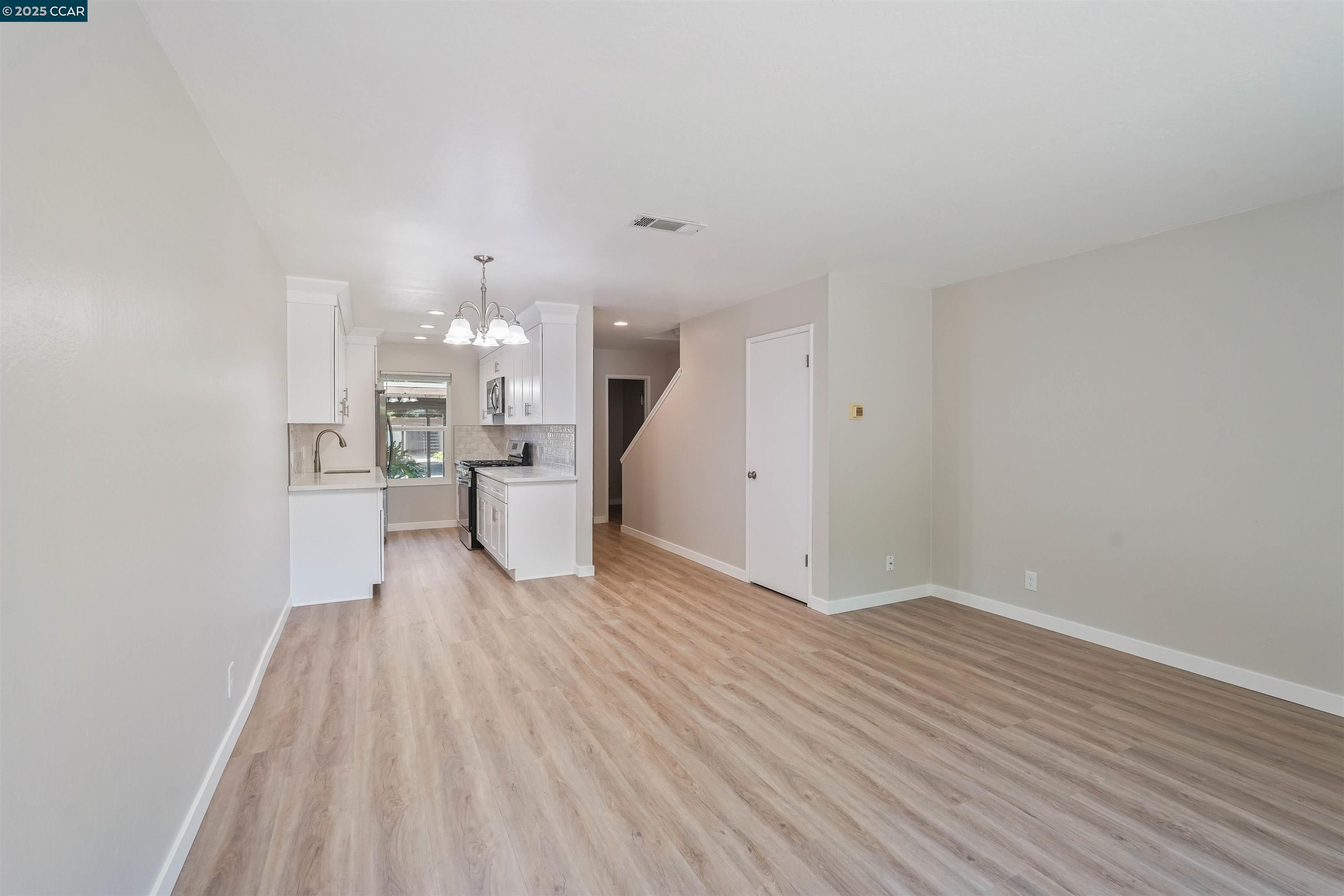 Photo #5: 41096193 Listing: Photo #5