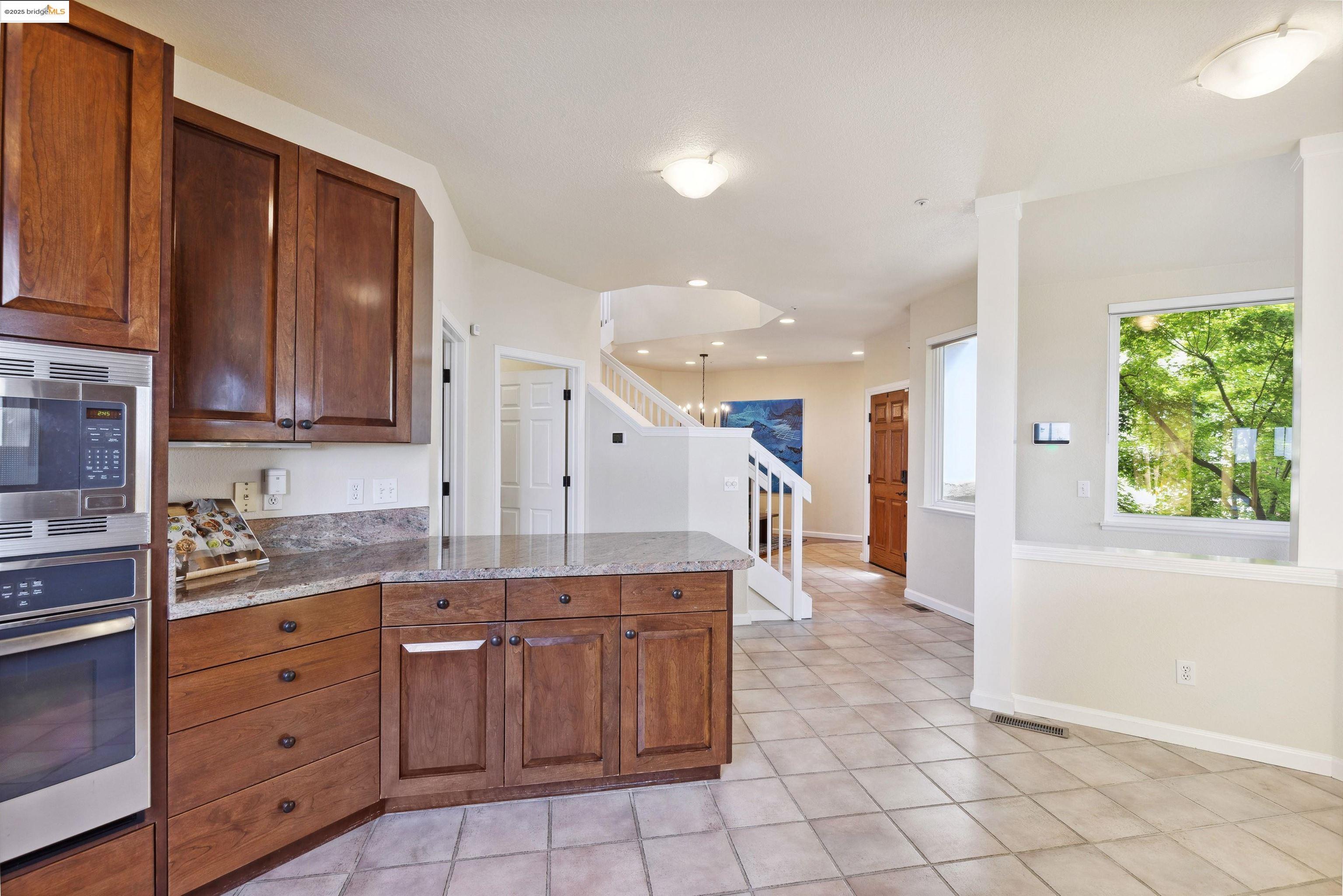 Detail Gallery Image 16 of 51 For 2312 Pelham Pl, Oakland,  CA 94611 - 4 Beds | 3 Baths