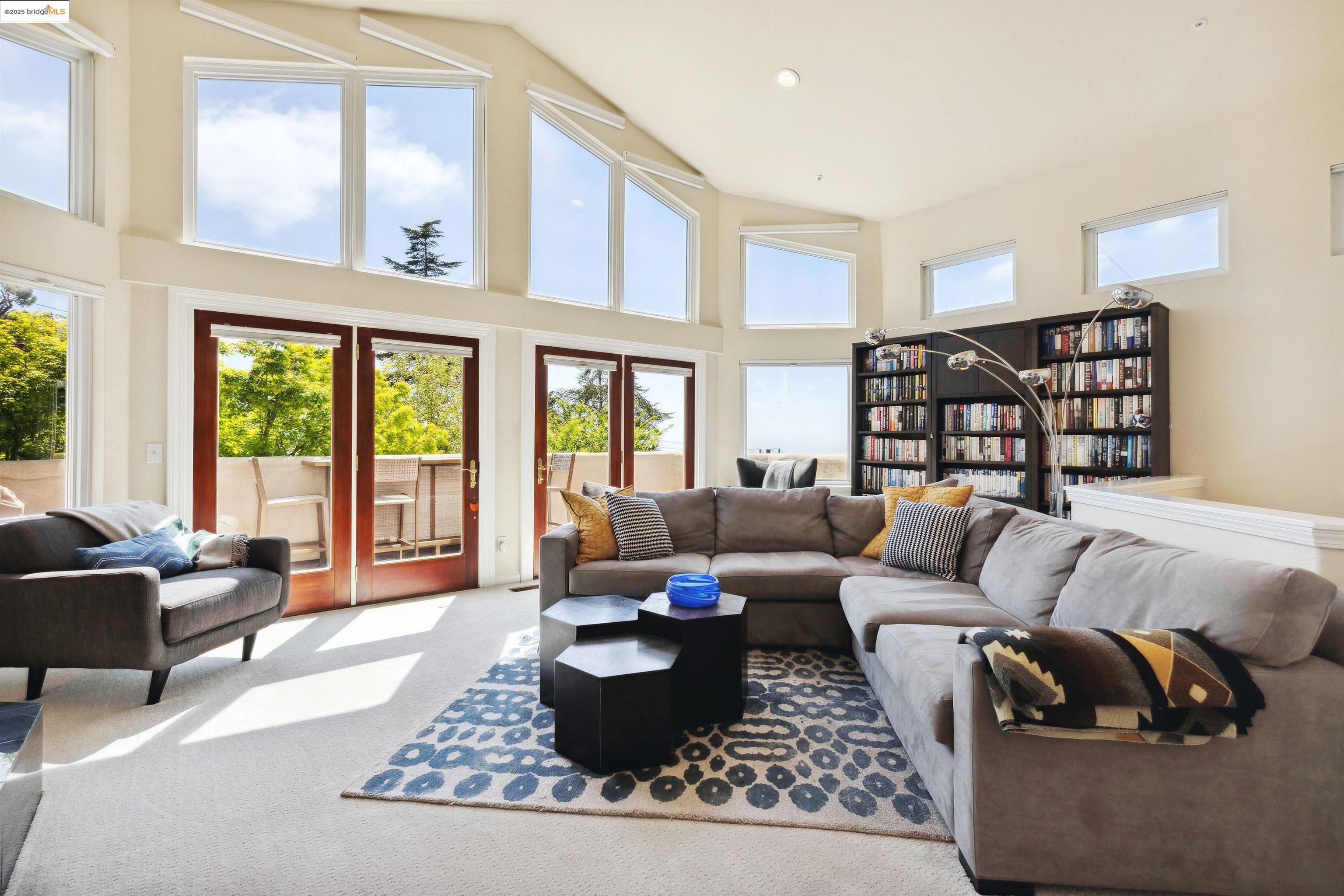 Detail Gallery Image 3 of 51 For 2312 Pelham Pl, Oakland,  CA 94611 - 4 Beds | 3 Baths