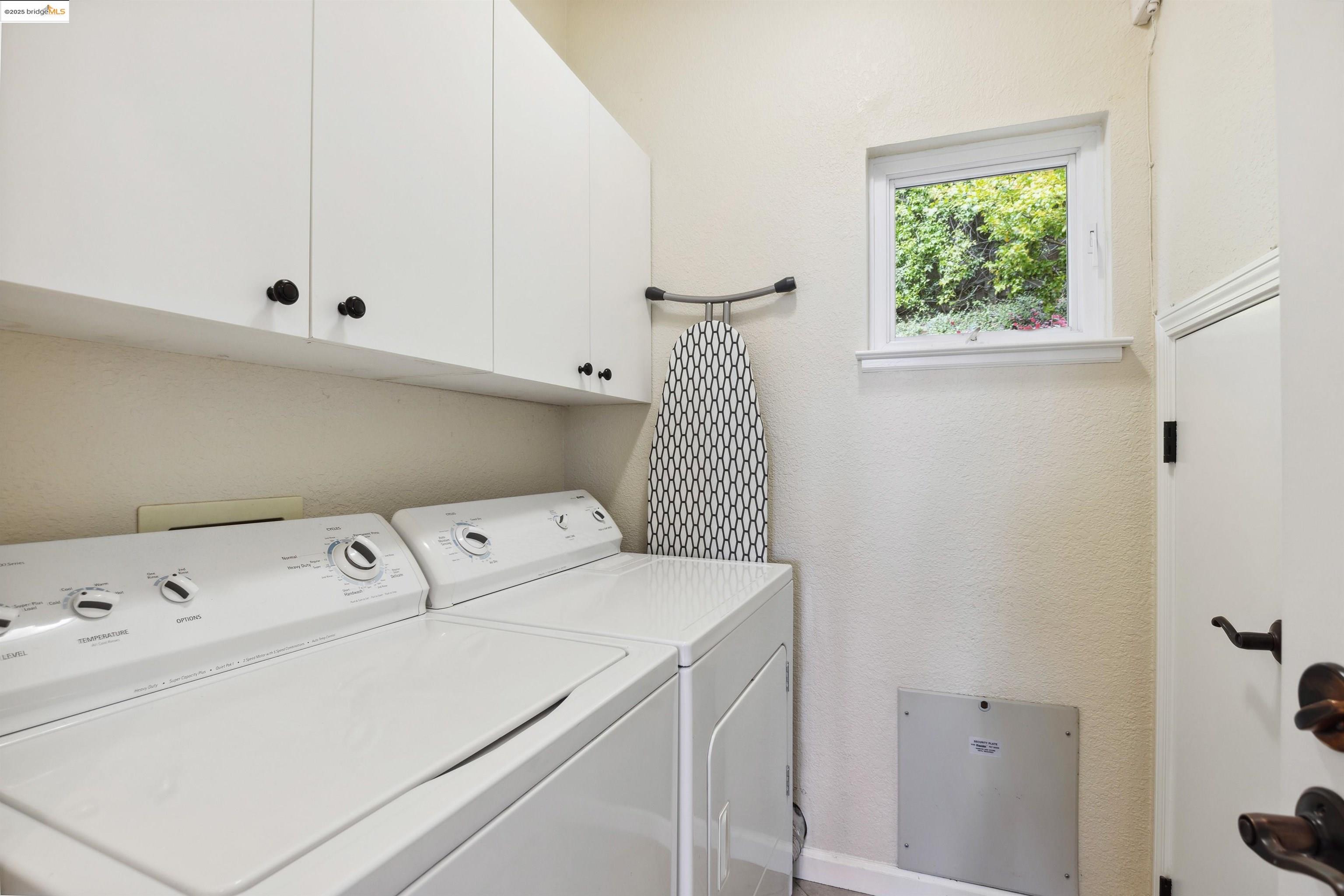 Detail Gallery Image 27 of 51 For 2312 Pelham Pl, Oakland,  CA 94611 - 4 Beds | 3 Baths