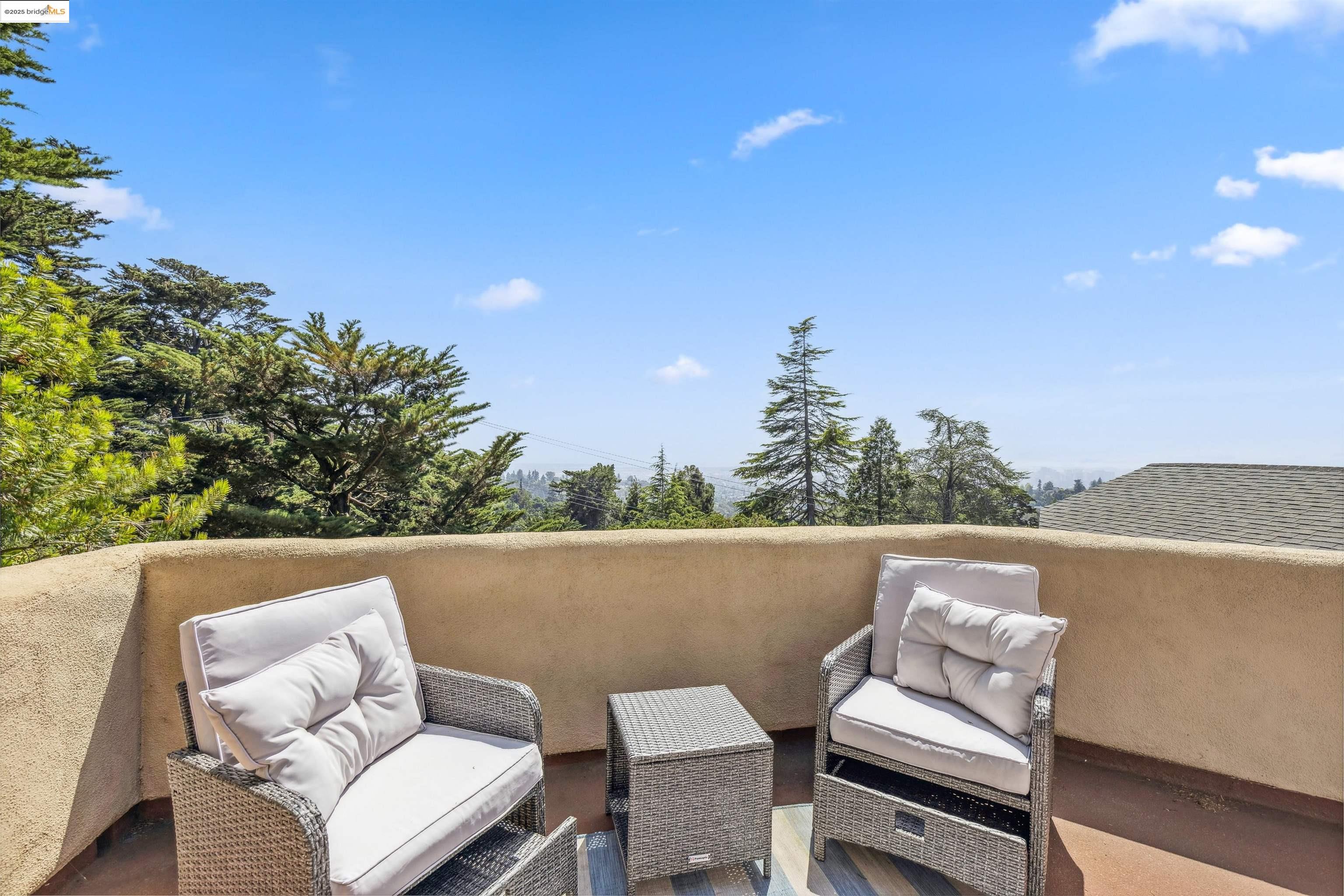 Detail Gallery Image 38 of 51 For 2312 Pelham Pl, Oakland,  CA 94611 - 4 Beds | 3 Baths