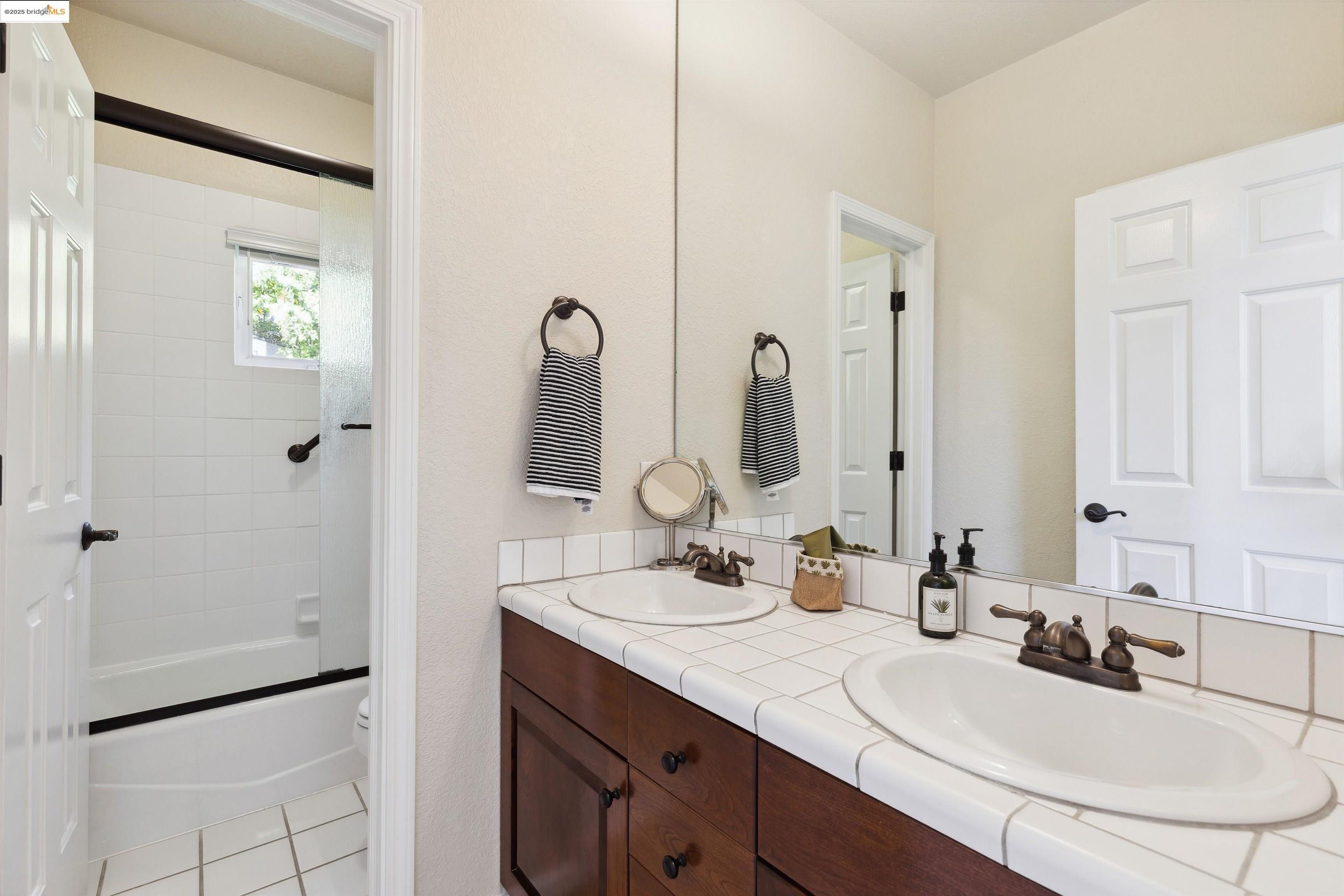 Detail Gallery Image 42 of 51 For 2312 Pelham Pl, Oakland,  CA 94611 - 4 Beds | 3 Baths