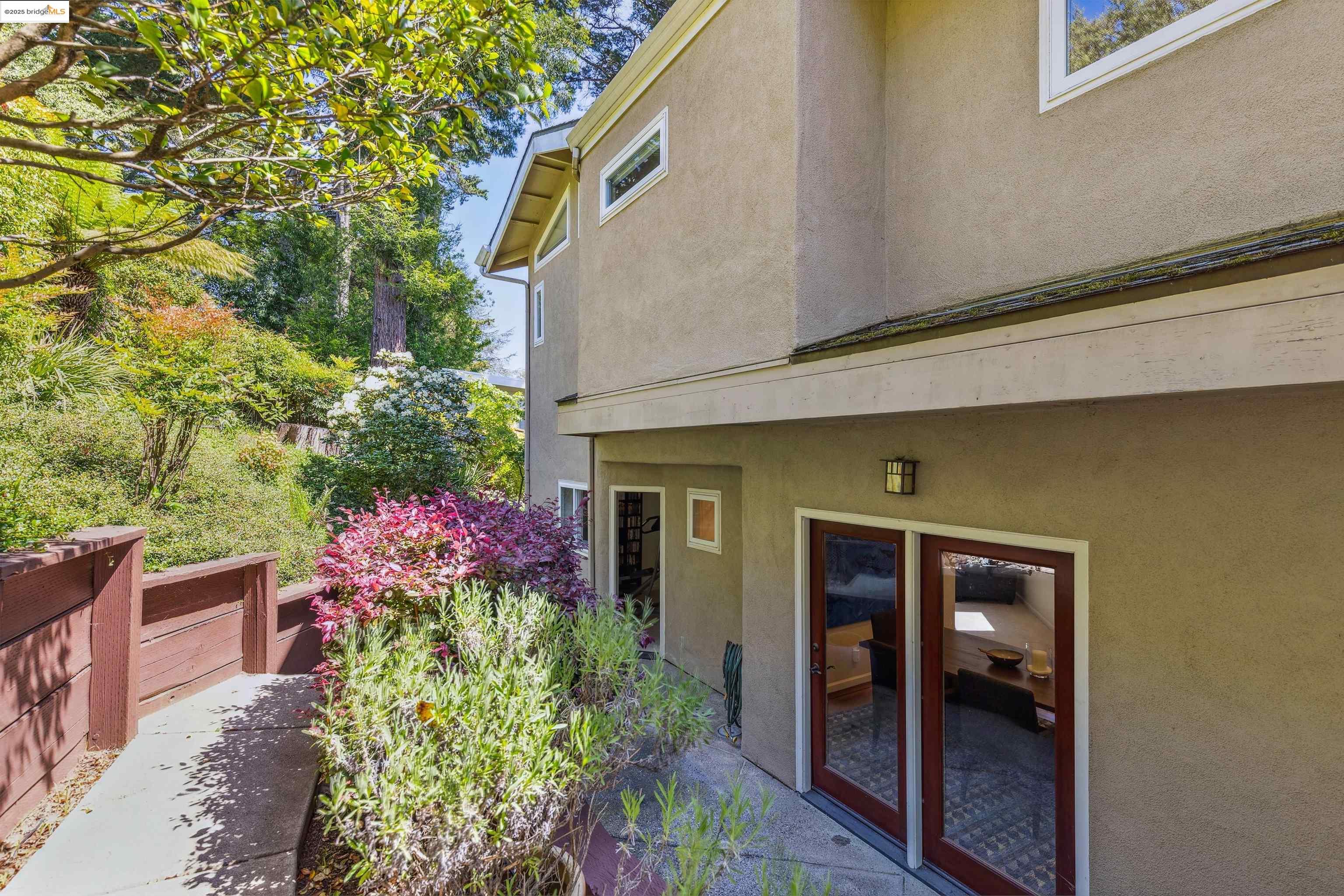 Detail Gallery Image 44 of 51 For 2312 Pelham Pl, Oakland,  CA 94611 - 4 Beds | 3 Baths