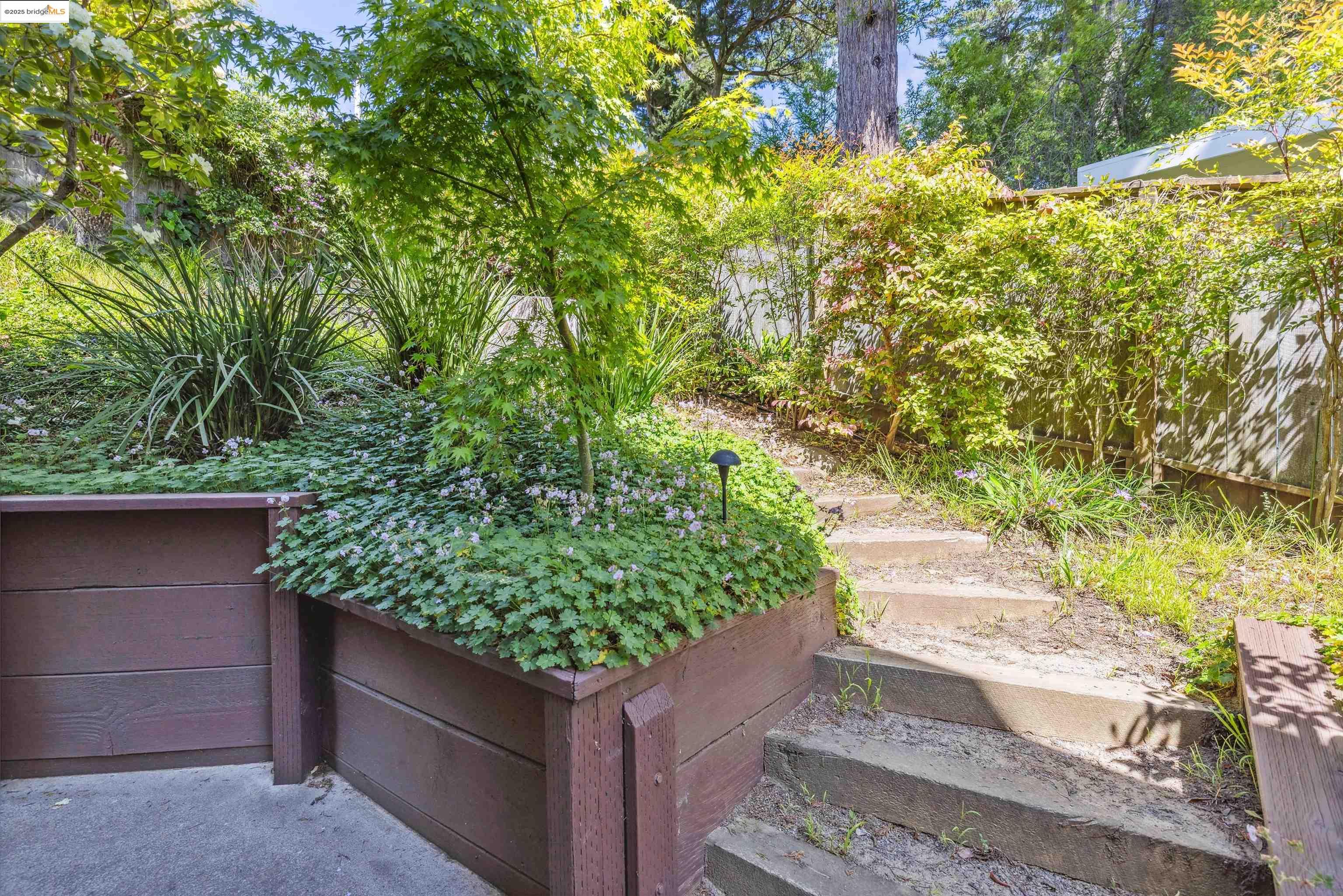 Detail Gallery Image 47 of 51 For 2312 Pelham Pl, Oakland,  CA 94611 - 4 Beds | 3 Baths