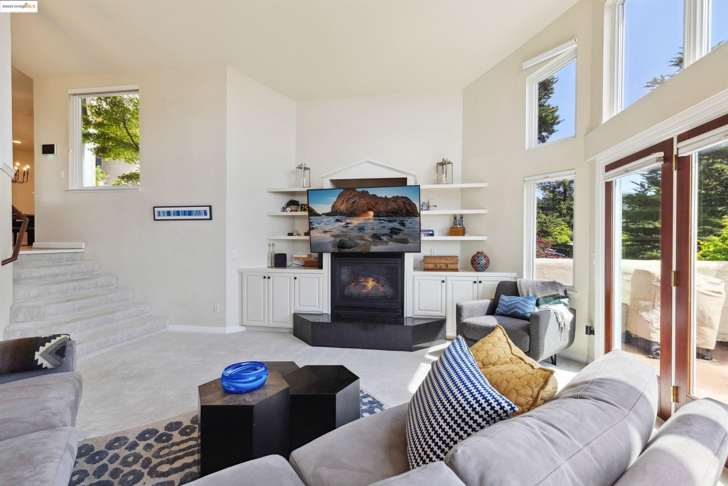 Detail Gallery Image 6 of 51 For 2312 Pelham Pl, Oakland,  CA 94611 - 4 Beds | 3 Baths