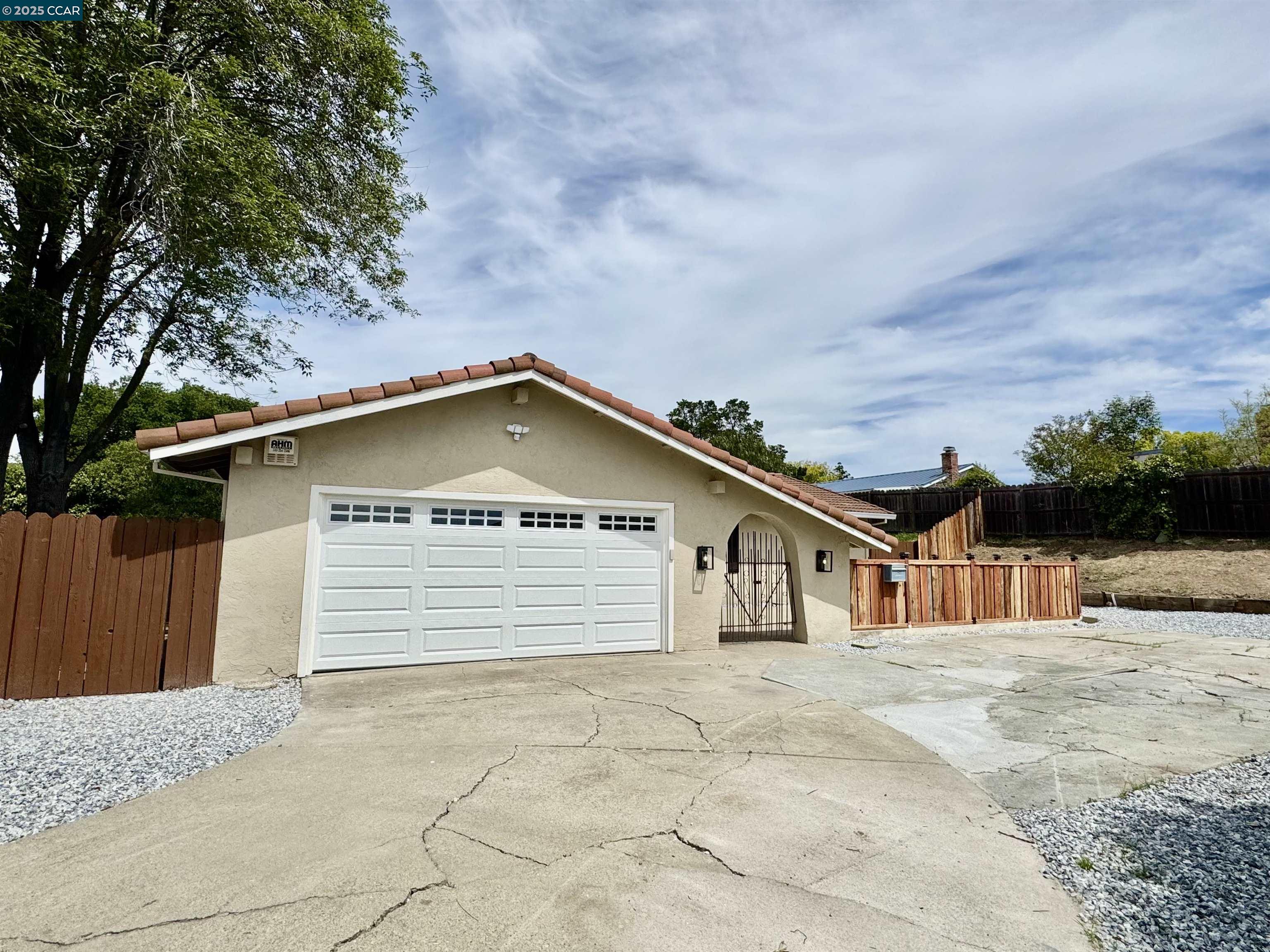 Detail Gallery Image 2 of 60 For 124 Fuschia Ct, Martinez,  CA 94553 - 4 Beds | 2 Baths