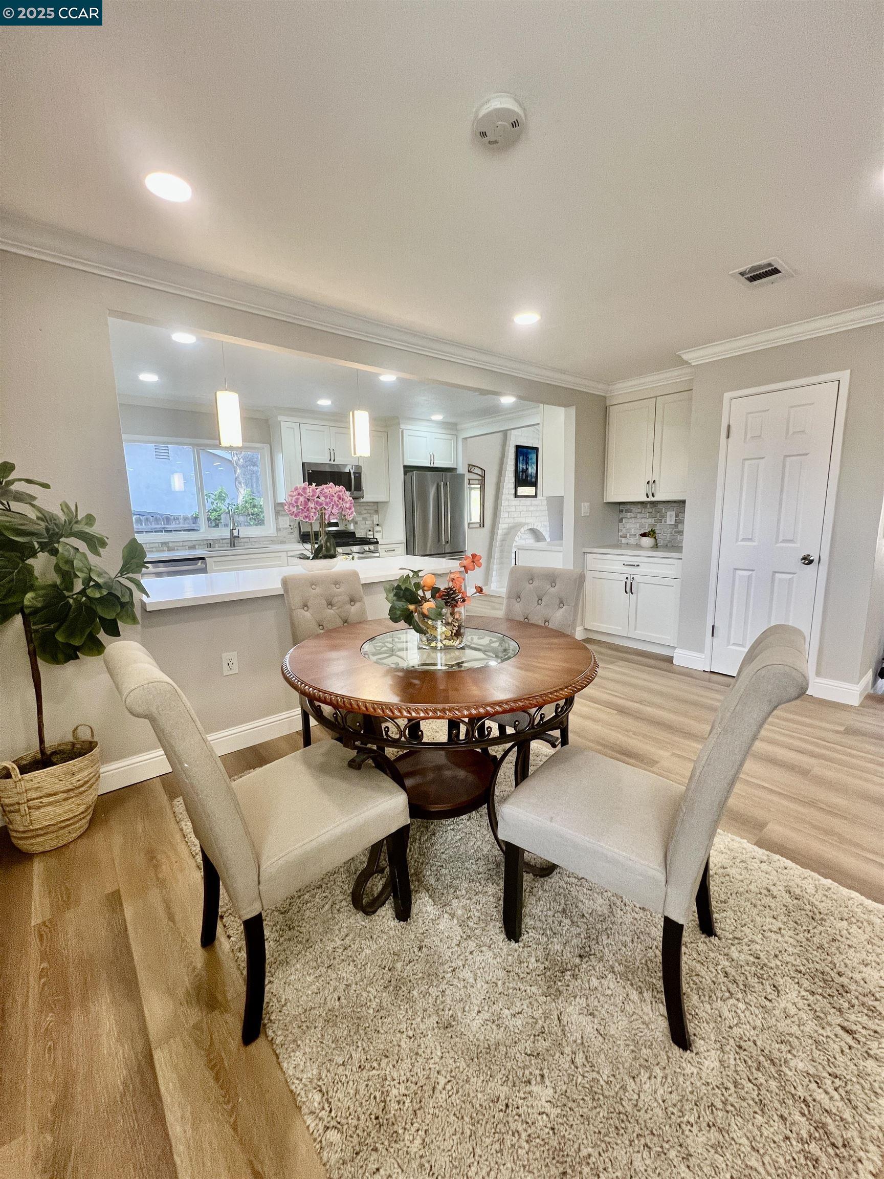 Detail Gallery Image 13 of 60 For 124 Fuschia Ct, Martinez,  CA 94553 - 4 Beds | 2 Baths