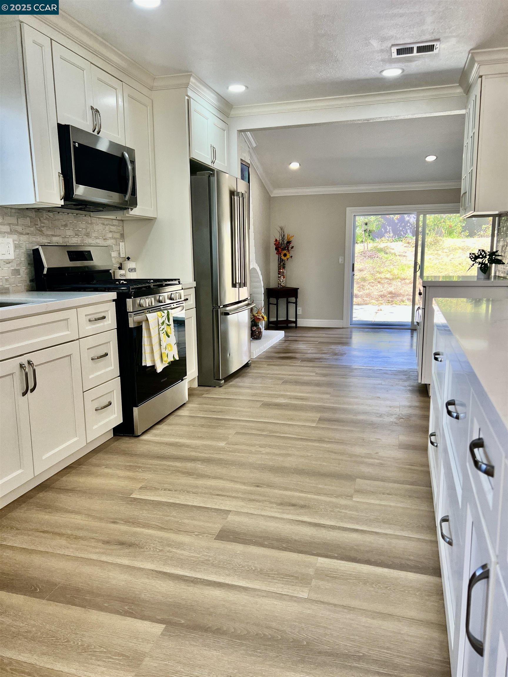 Detail Gallery Image 17 of 60 For 124 Fuschia Ct, Martinez,  CA 94553 - 4 Beds | 2 Baths