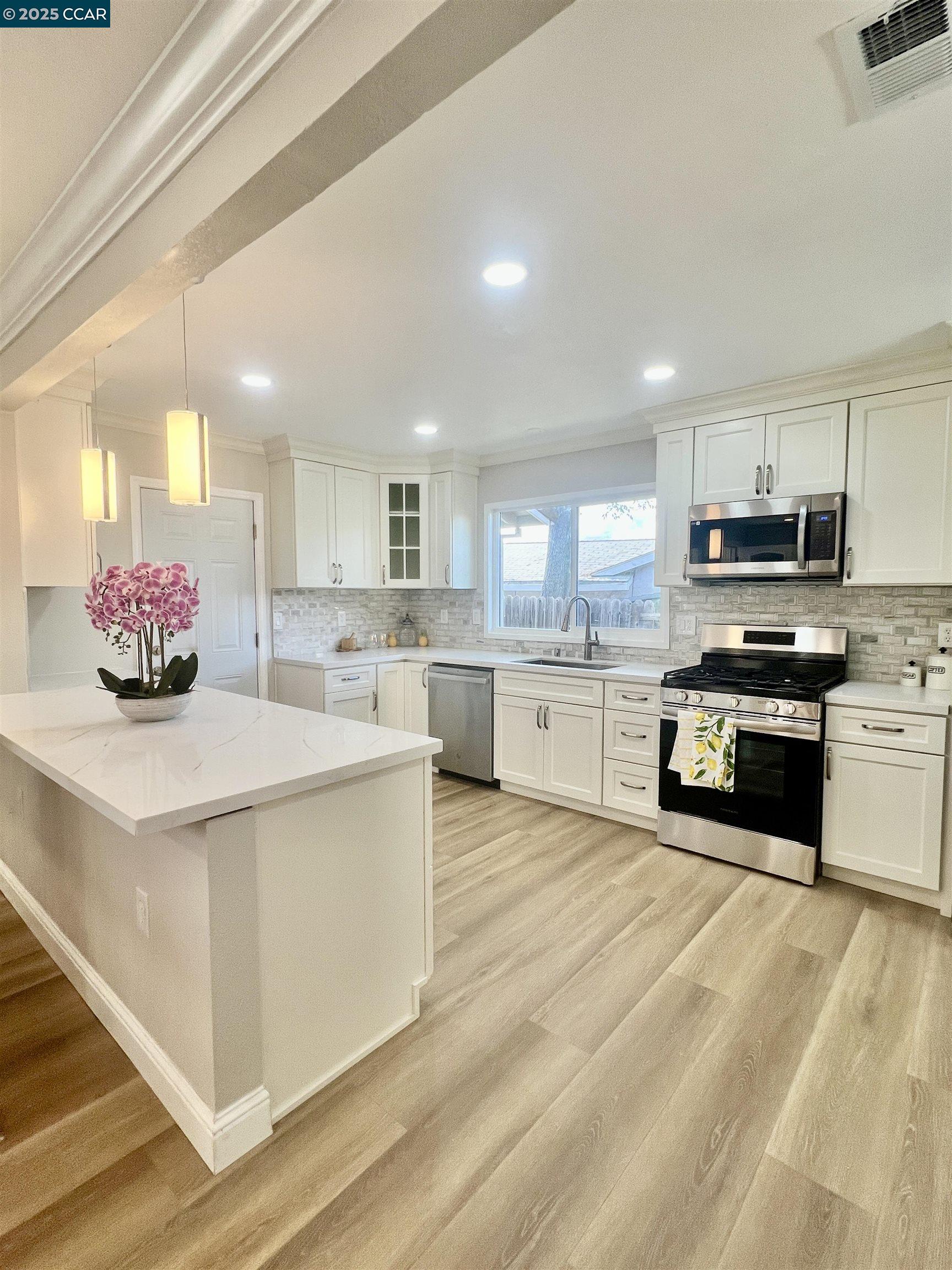 Detail Gallery Image 19 of 60 For 124 Fuschia Ct, Martinez,  CA 94553 - 4 Beds | 2 Baths