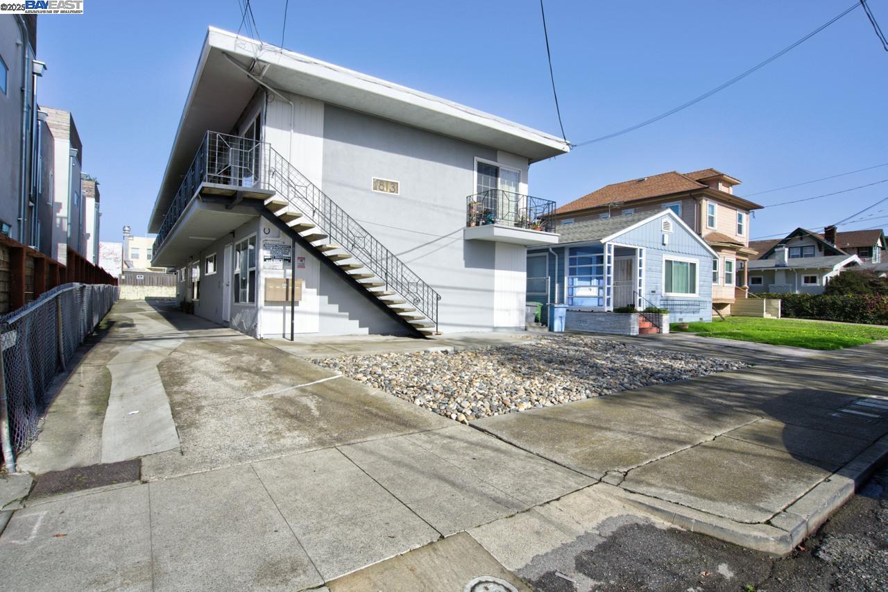 1813 63rd St # D, Berkeley, California 94703, 2 Bedrooms Bedrooms, 5 Rooms Rooms,1 BathroomBathrooms,Residential Lease,For Rent,1813 63rd St # D,41096196