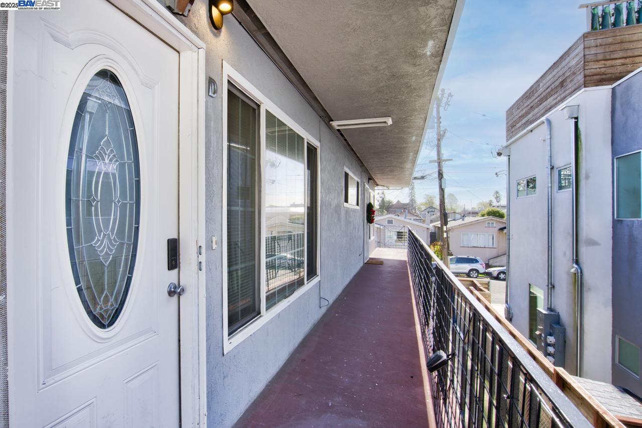1813 63rd St # D, Berkeley, California 94703, 2 Bedrooms Bedrooms, 5 Rooms Rooms,1 BathroomBathrooms,Residential Lease,For Rent,1813 63rd St # D,41096196