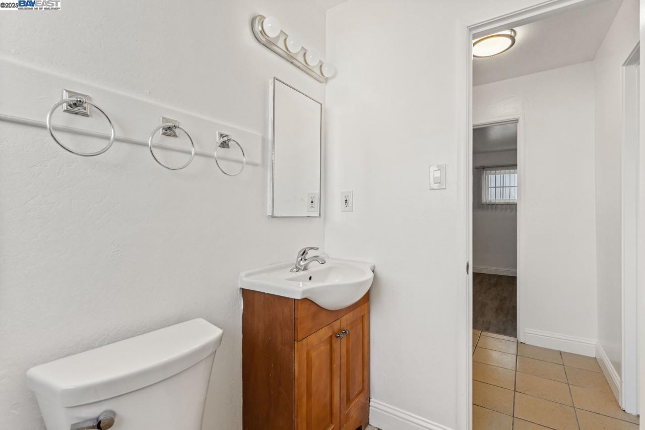 1813 63rd St # D, Berkeley, California 94703, 2 Bedrooms Bedrooms, 5 Rooms Rooms,1 BathroomBathrooms,Residential Lease,For Rent,1813 63rd St # D,41096196