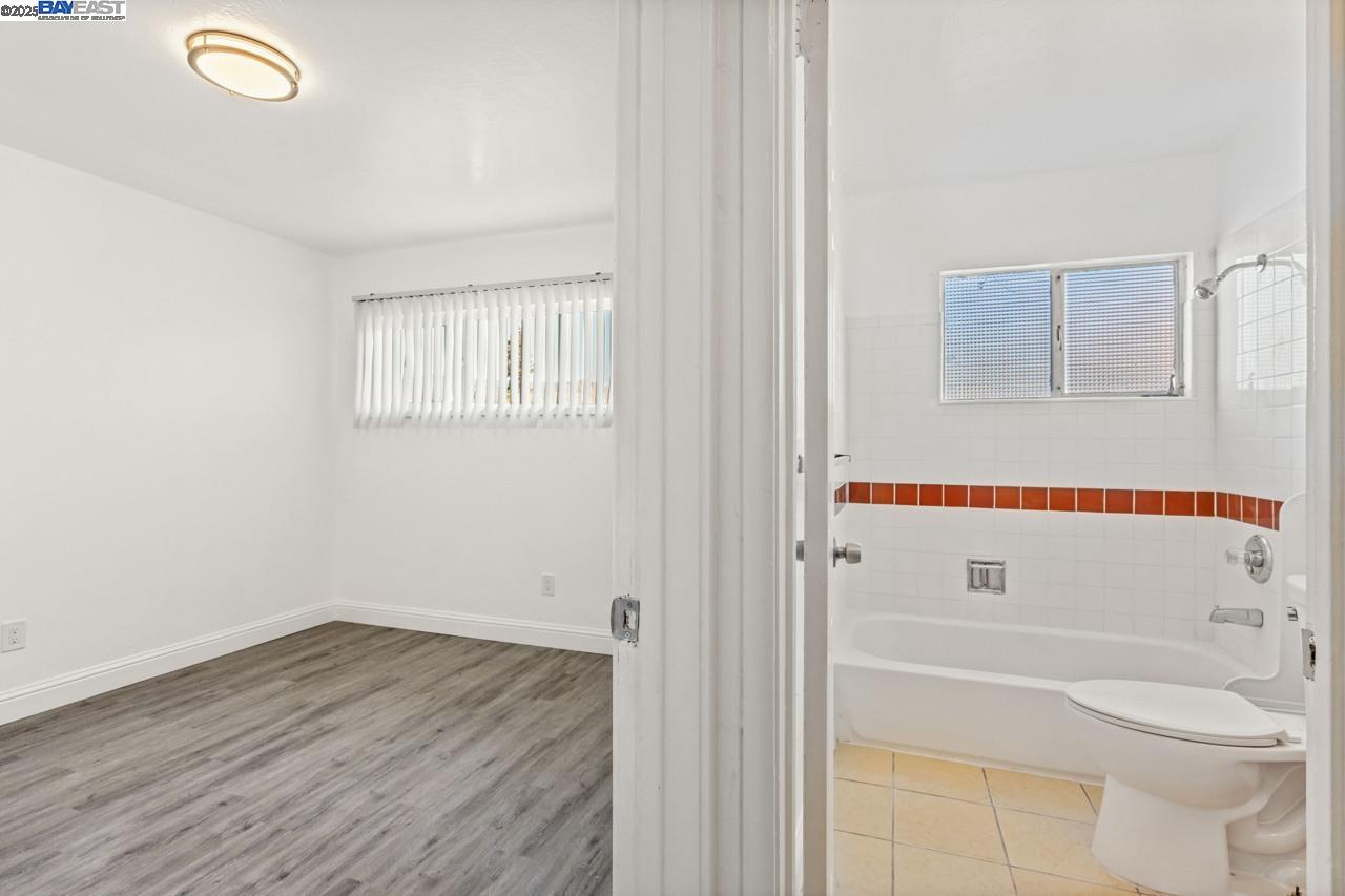 1813 63rd St # D, Berkeley, California 94703, 2 Bedrooms Bedrooms, 5 Rooms Rooms,1 BathroomBathrooms,Residential Lease,For Rent,1813 63rd St # D,41096196