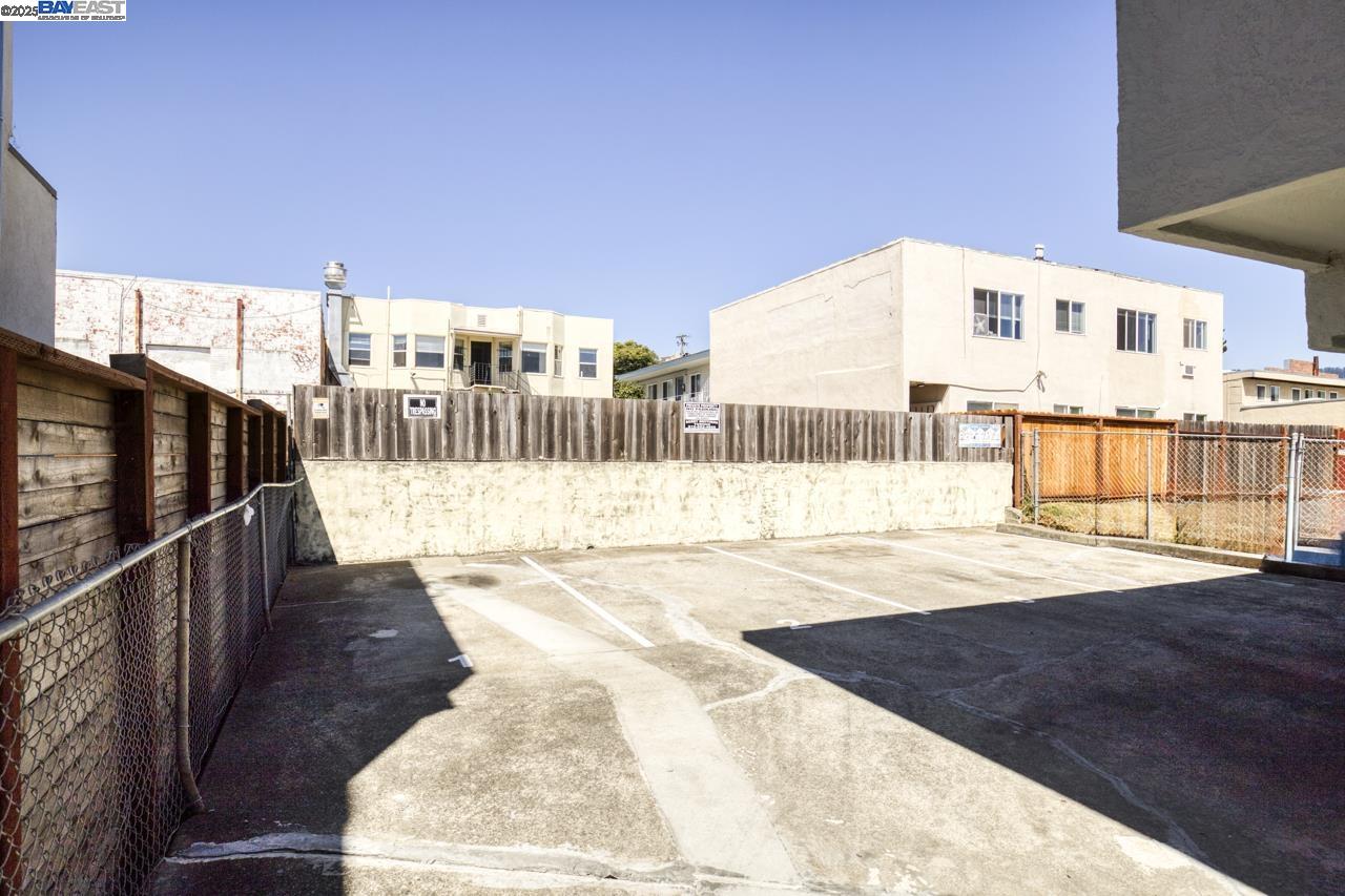1813 63rd St # D, Berkeley, California 94703, 2 Bedrooms Bedrooms, 5 Rooms Rooms,1 BathroomBathrooms,Residential Lease,For Rent,1813 63rd St # D,41096196