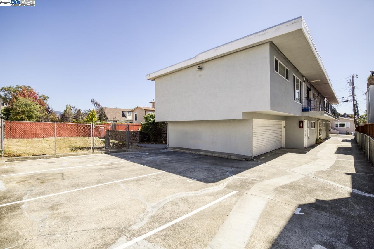 1813 63rd St # D, Berkeley, California 94703, 2 Bedrooms Bedrooms, 5 Rooms Rooms,1 BathroomBathrooms,Residential Lease,For Rent,1813 63rd St # D,41096196