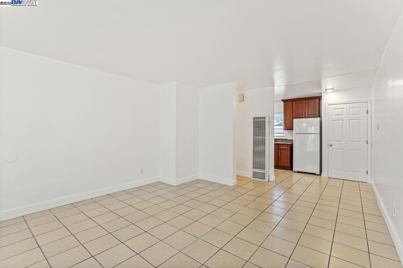 1813 63rd St # D, Berkeley, California 94703, 2 Bedrooms Bedrooms, 5 Rooms Rooms,1 BathroomBathrooms,Residential Lease,For Rent,1813 63rd St # D,41096196