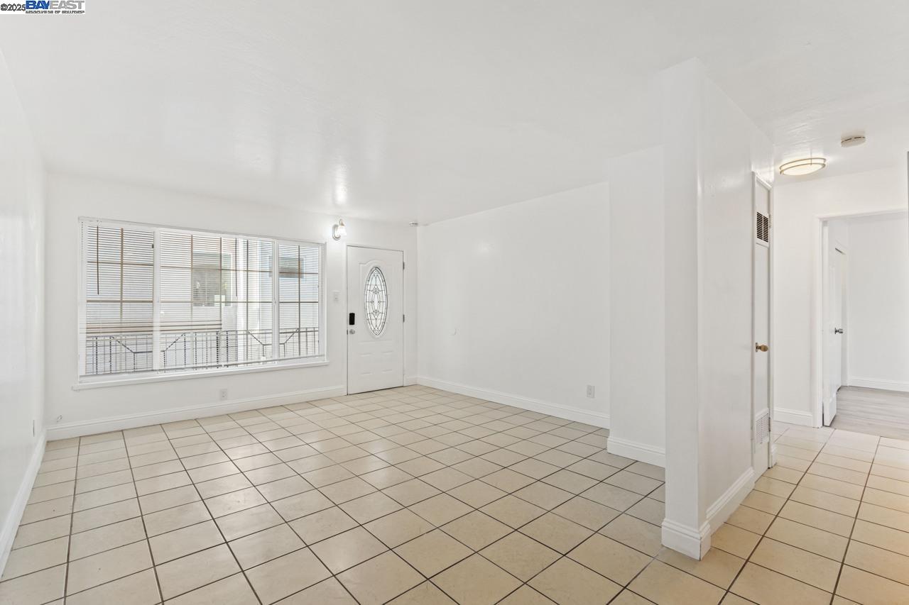 1813 63rd St # D, Berkeley, California 94703, 2 Bedrooms Bedrooms, 5 Rooms Rooms,1 BathroomBathrooms,Residential Lease,For Rent,1813 63rd St # D,41096196