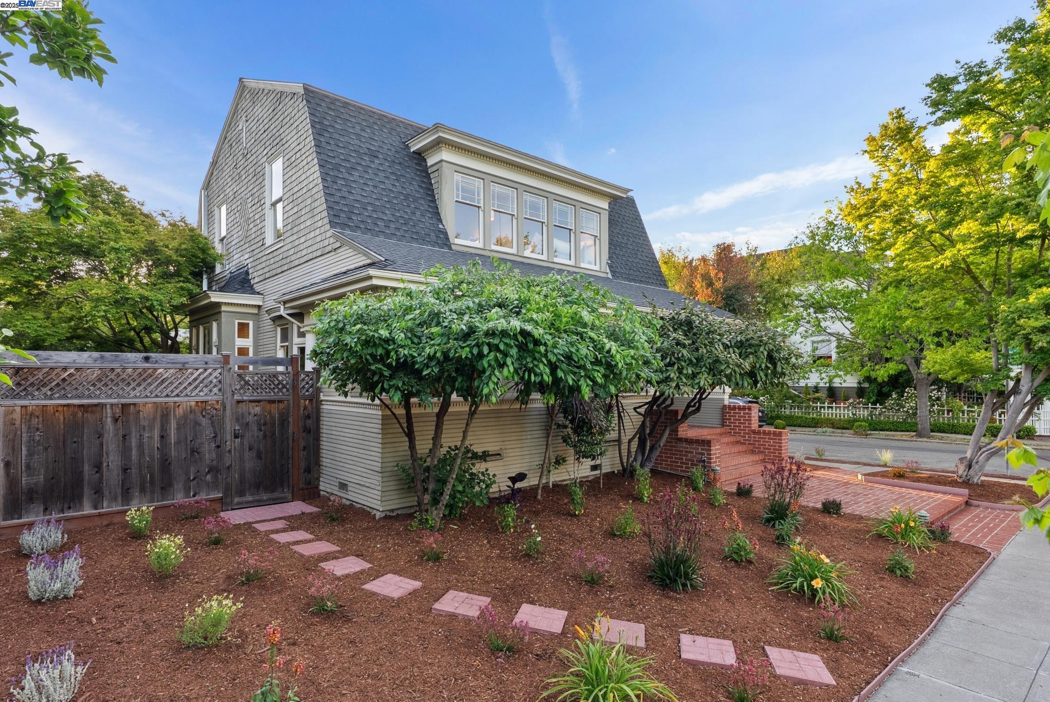 Detail Gallery Image 2 of 60 For 1325 Saint Charles St, Alameda,  CA 94501 - 4 Beds | 2 Baths