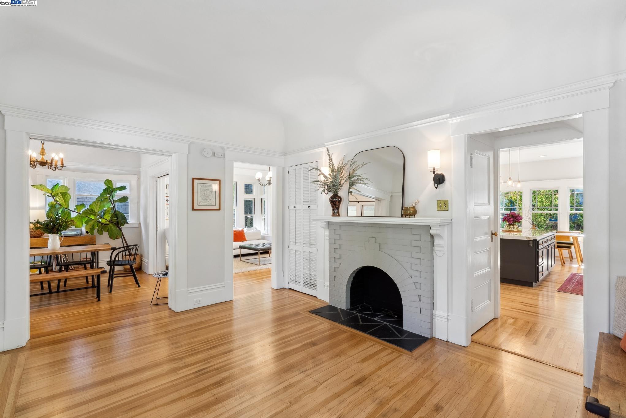Detail Gallery Image 11 of 60 For 1325 Saint Charles St, Alameda,  CA 94501 - 4 Beds | 2 Baths
