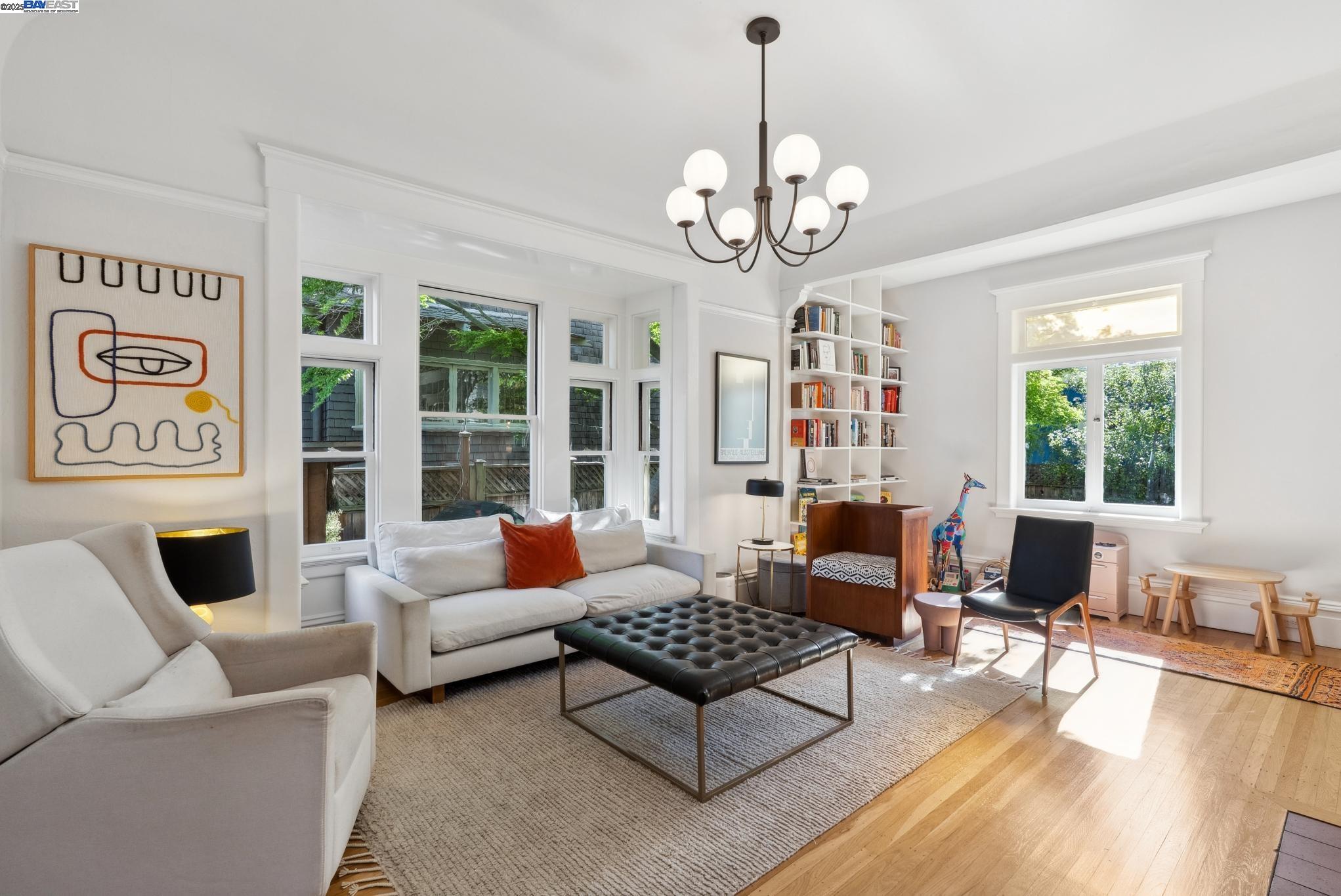 Detail Gallery Image 12 of 60 For 1325 Saint Charles St, Alameda,  CA 94501 - 4 Beds | 2 Baths
