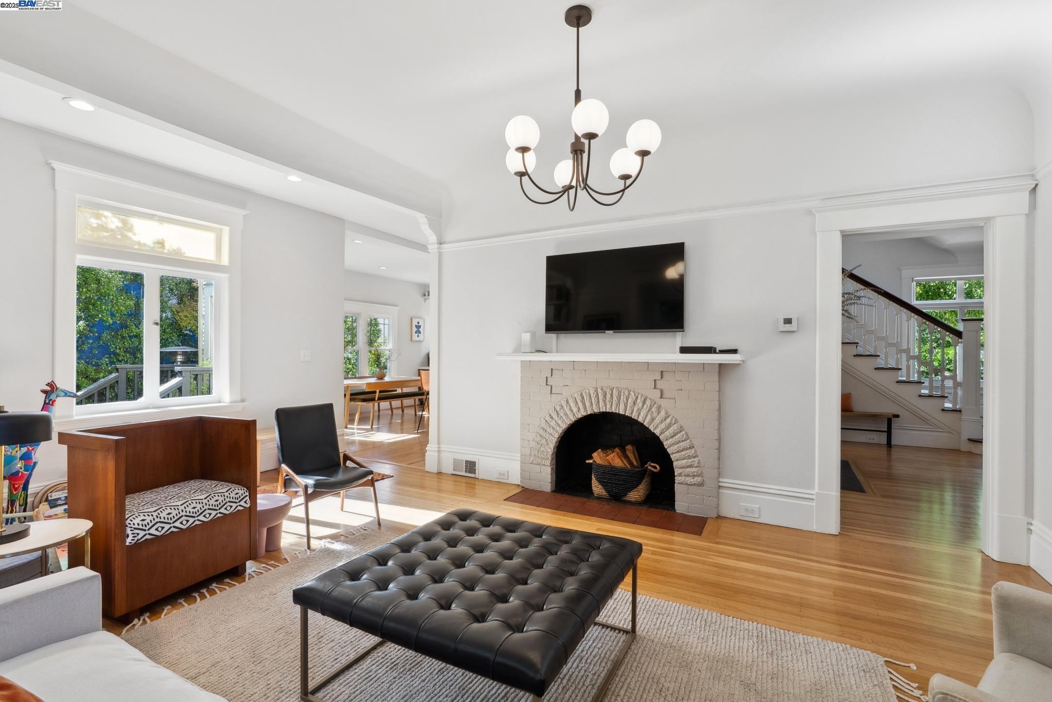 Detail Gallery Image 14 of 60 For 1325 Saint Charles St, Alameda,  CA 94501 - 4 Beds | 2 Baths
