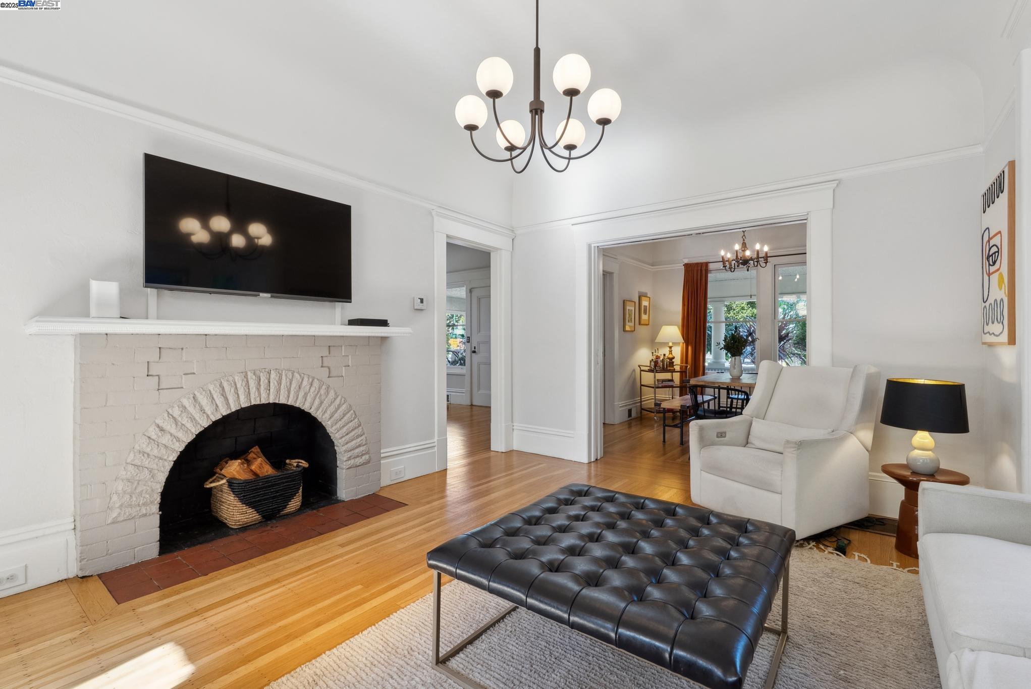 Detail Gallery Image 15 of 60 For 1325 Saint Charles St, Alameda,  CA 94501 - 4 Beds | 2 Baths
